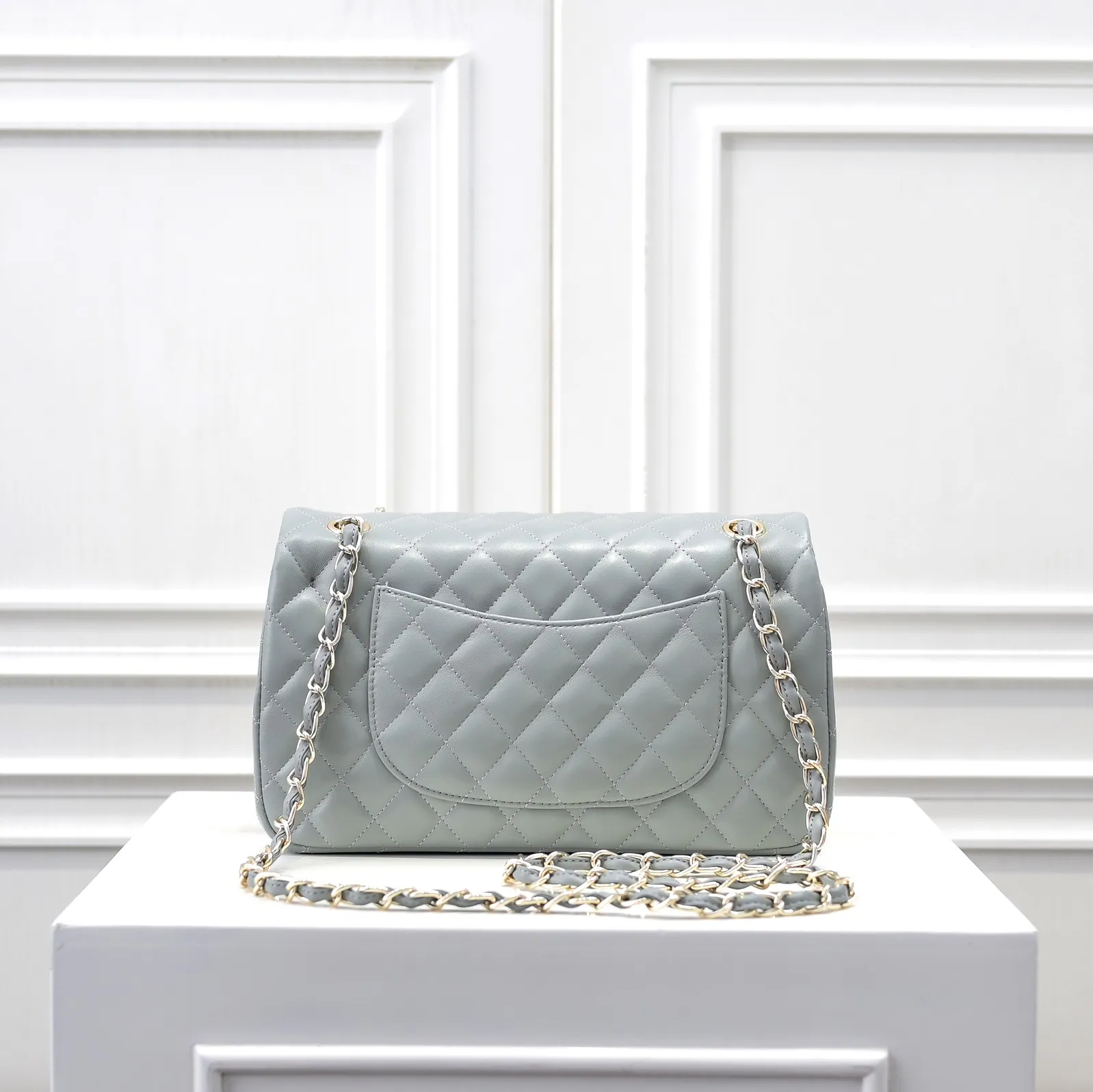 💰420￥Chanel🔥Exclusive quality real shot shipment✈️Official website updated simultaneously👑Chanel sheep pattern classic style with original hardware, summer style is coming💋CHANEL ‼ ️Crossbody bag, sheepskin with red lining🌸‼ ️ 🙈Fashion new favorite🙈 Size: 25.5*16*6.5. Style number: 1112 sheepskin