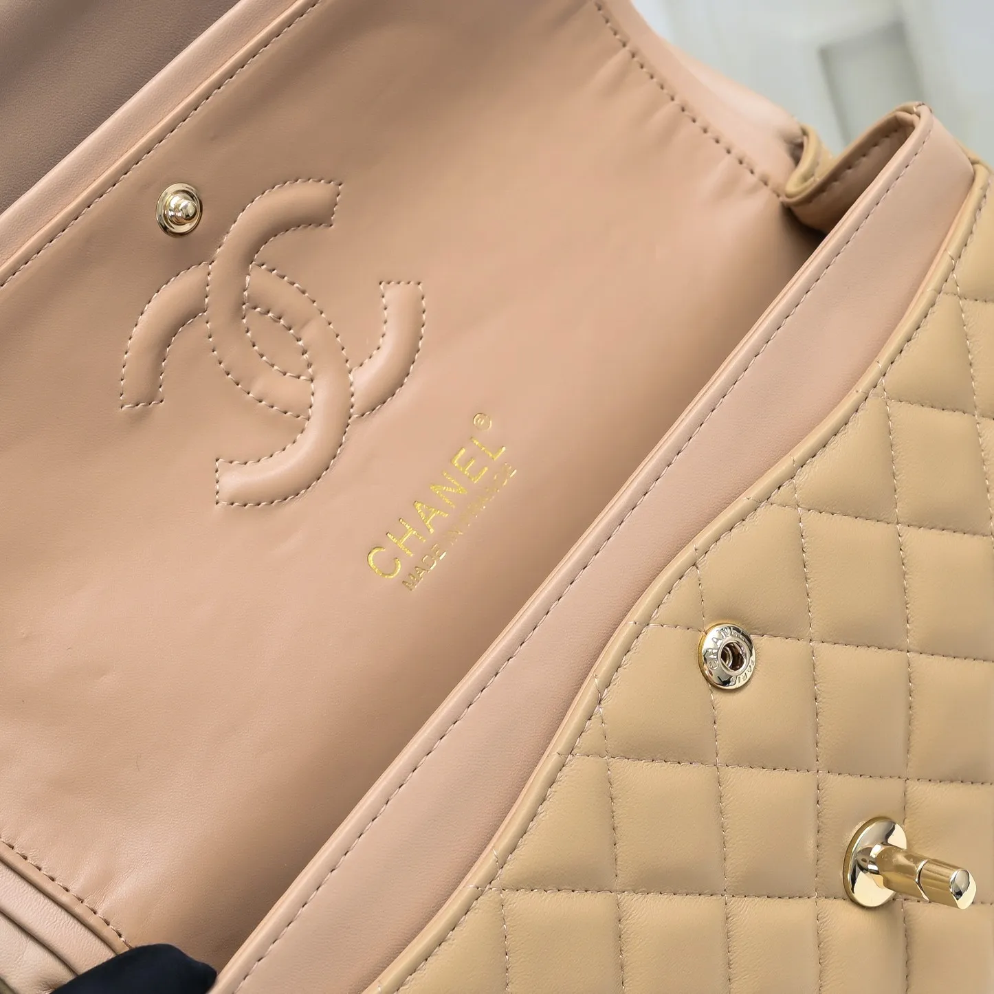 💰420￥Chanel🔥Exclusive quality real shot shipment✈️Official website updated simultaneously👑Chanel sheep pattern classic style with original hardware, summer style is coming💋CHANEL ‼ ️Crossbody bag, sheepskin with red lining🌸‼ ️ 🙈Fashion new favorite🙈 Size: 25.5*16*6.5. Style number: 1112 sheepskin