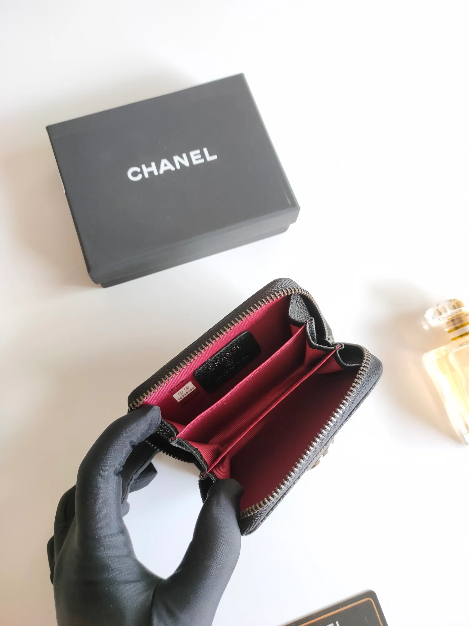 ￥120 Chanel card holder❤Coin purse️❤️Full leather inside and outside. Counter style. Impeccable workmanship details. Adhere to high quality. Style number: A84433 Size: 11.5x8cm