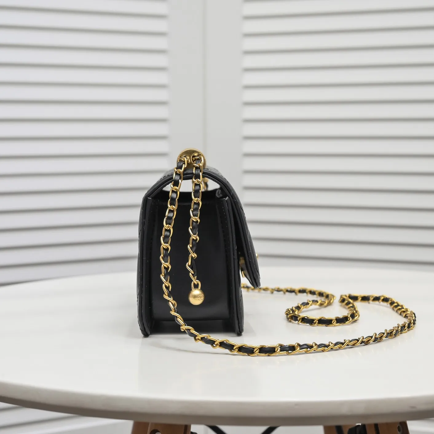 💰360￥Small size😍2021 fragrance⁠⁠⁠⁢Nai‍er‍New⁡Small double gold ball‍‍⁢Can be adjusted⁢⁢⁢Section mini19cm||| Previously we queued up to see the ⁠⁢⁠中⁡⁡⁡‍⁡⁢‍season⁢⁠festival⁡turn⁠body⁢‍⁢cute⁢sa notice⁡‍⁢I⁠the most‍⁡hottest⁠⁠⁡door ⁠The ⁢⁢double ⁢⁠‍⁡Gold ⁢ball‍⁡Pull ⁠⁠rope mini model ⁢⁡come‍⁠that⁠‍dry⁠‍crisp‍⁠⁢⁢⁠Write a comparison ⁡⁢⁢🌟foot‍inch: the two are almost ⁡‍⁠the same⁠ They are all super ‍⁢real ⁢⁠‍ using ‍⁡foot⁢⁠⁢inch! It can be used to store mobile phones, keys, card bags, air mattresses, etc. ~ Super practical! The double gold ball mini is a little thicker, but the actual capacity is poor. Not much. Leather quality: both are made from cow leather, which is durable. Fuck ⁢⁡ but ⁡⁢⁡⁢ it doesn’t feel exactly the same ⁢⁢⁠, the ⁠⁢ former ⁠⁡ cat buttonhole season ⁠ ‍⁡ style ⁢ is ⁡⁡⁢ plus ⁢⁡⁢ soft (which is ⁢ my ⁢⁠ quality⁠ ‍) more casual, casual~ I‍⁠I have always felt that Chanel should be like this⁠‍⁡⁢lazy⁠⁠⁠lazy⁠‍⁠‍ ⁠The double gold ball is harder and stiffer, the leather ⁢⁡⁢⁢quality‍⁢ is also ⁢brighter‍‍⁠face⁡⁡a little ⁢⁢‍⁡, and the side ⁠⁢‍⁡⁢more⁡⁢like Leboy’s ⁢⁢⁡feeling⁢~ Four ⁠⁠square, because ⁢⁢⁢this ⁡⁠⁡⁡ is stronger than ⁢‍‍⁢⁢hard⁡⁠⁡so it makes ⁡ more seasonal The style is thicker ⁡Update⁠⁠‍Happy⁠⁠⁡Happy⁠⁡seasonal⁠‍ soft ⁢⁠cow⁡⁠‍⁡leather🌟chain‍: double ⁠⁠⁠gold⁢⁠⁠ball‍ It's a little thinner, maybe it's more convenient, you can change the length freely! Size: 12×19×8cm Style number: 2648