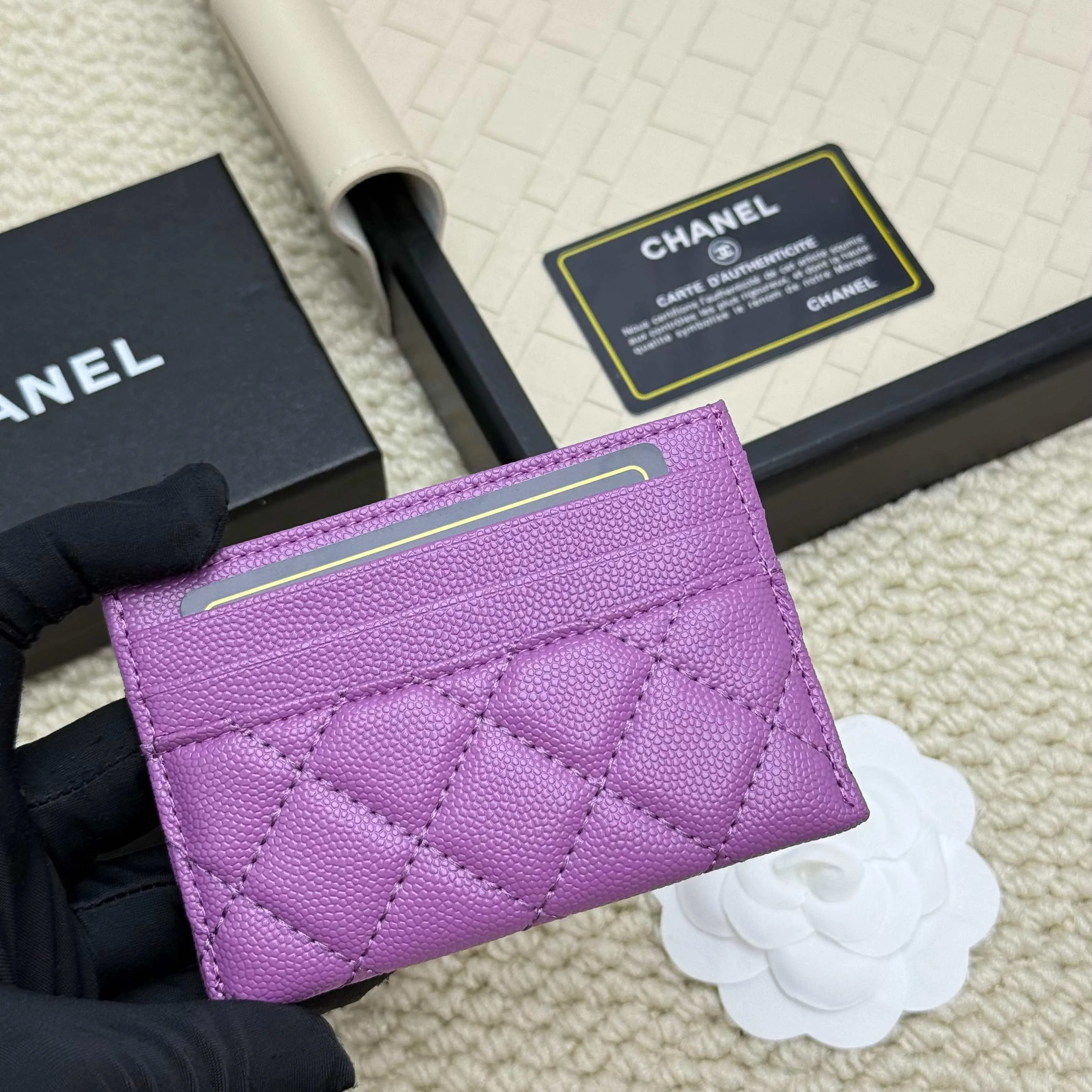 💰110 Chanel's new model, model: AP7776 31 card holder, sheepskin ball pattern. This new 31 card holder comes in several cute pink colors and can hold 6 or 7 cards no problem❣️ Size: 8*11