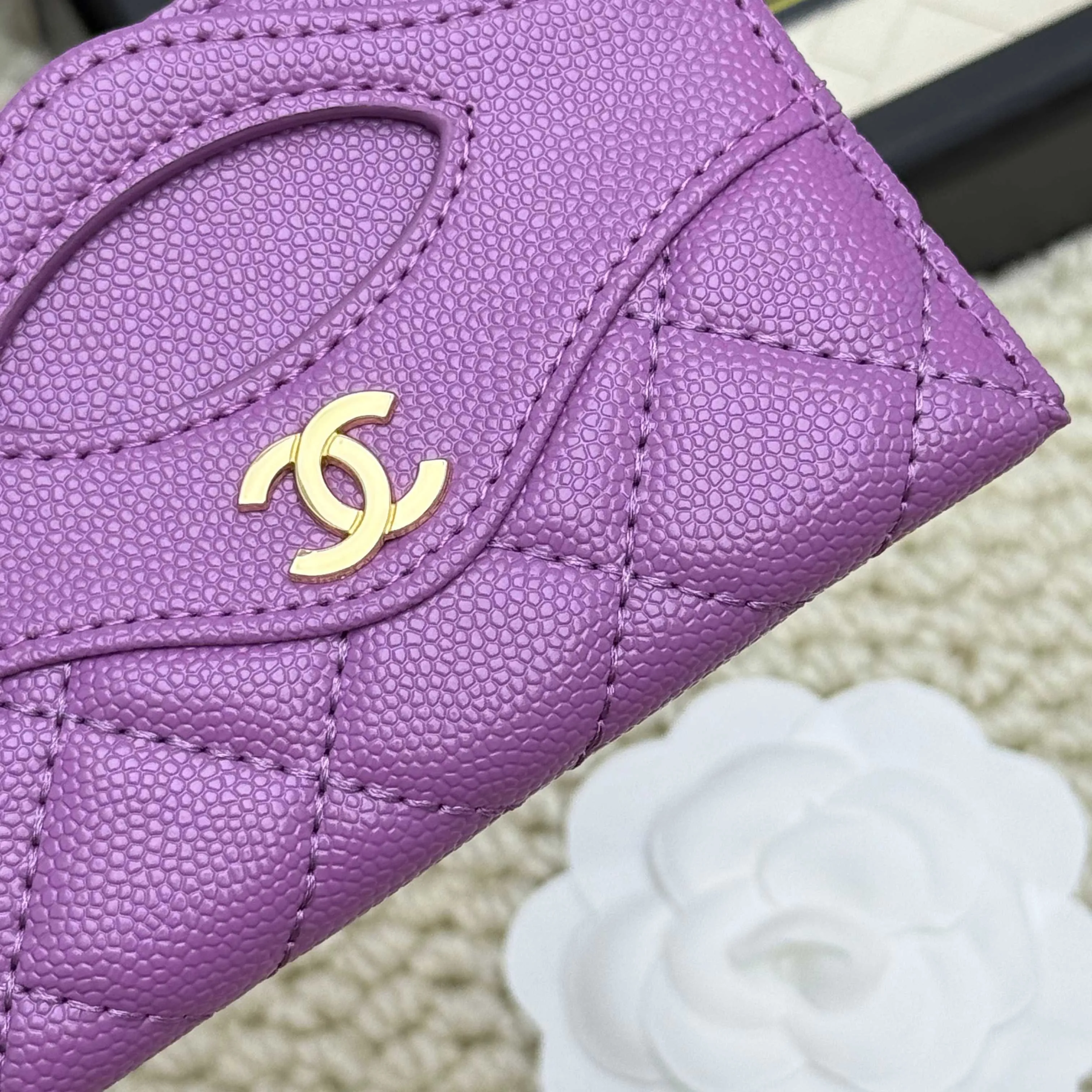 💰110 Chanel's new model, model: AP7776 31 card holder, sheepskin ball pattern. This new 31 card holder comes in several cute pink colors and can hold 6 or 7 cards no problem❣️ Size: 8*11