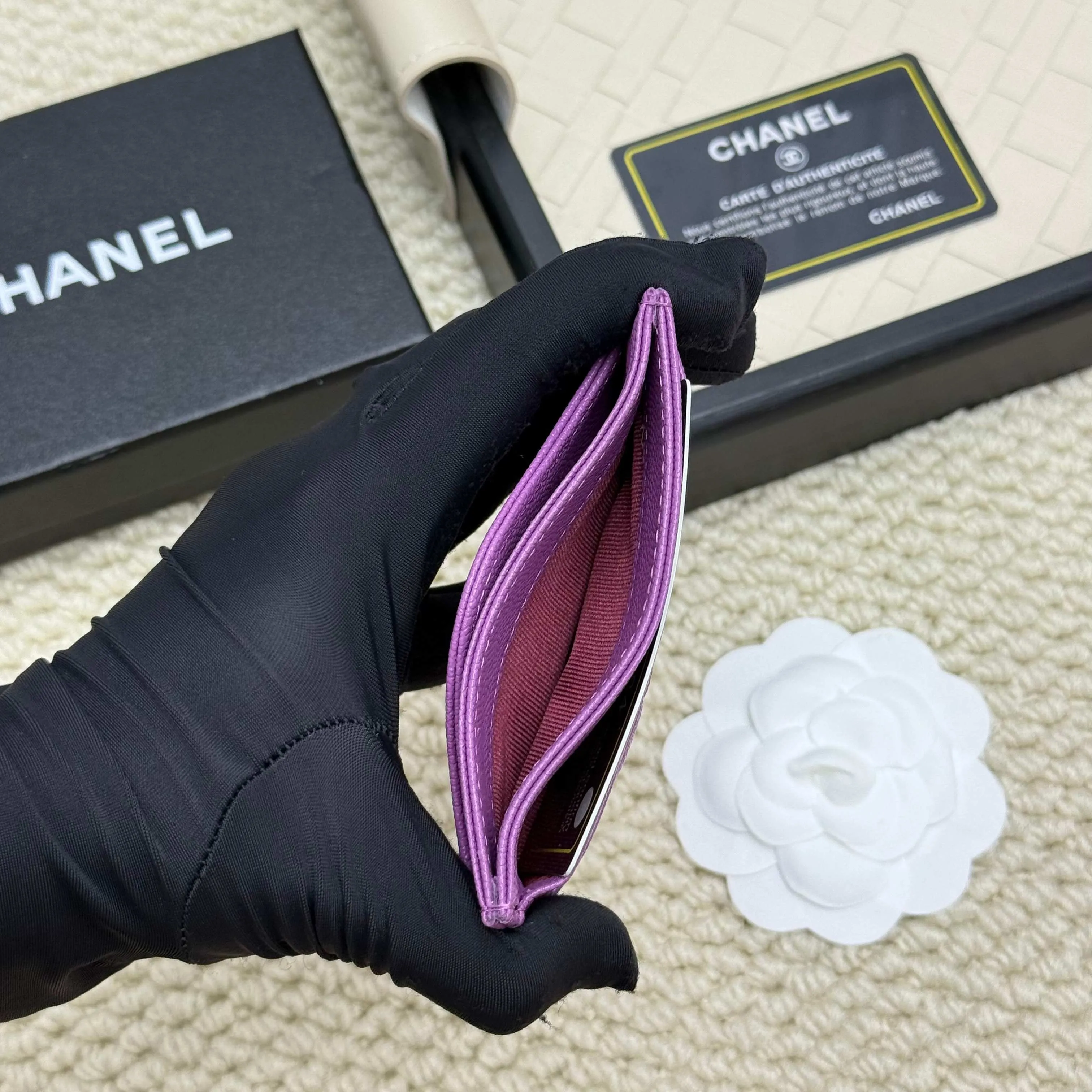 💰110 Chanel's new model, model: AP7776 31 card holder, sheepskin ball pattern. This new 31 card holder comes in several cute pink colors and can hold 6 or 7 cards no problem❣️ Size: 8*11