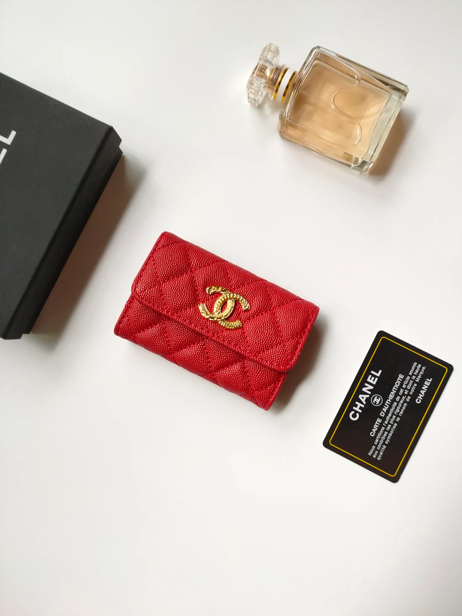 💰140💰 Model AP6118 CHANEL 22k embossed hardware, new double C large lgo with exquisite replica flavor, very beautiful, official website 2023 latest 🆕Card holder Caviar medium ball grain cowhide is scratch-resistant, super glossy, no problem to put about 10 cards, one card can be placed in the cover card slot, and cards + coins can also be placed in the middle It is troublesome to carry a bag that is too big in summer, so it is suitable to put it in a mini bag, which is also convenient to carry in your pocket😍