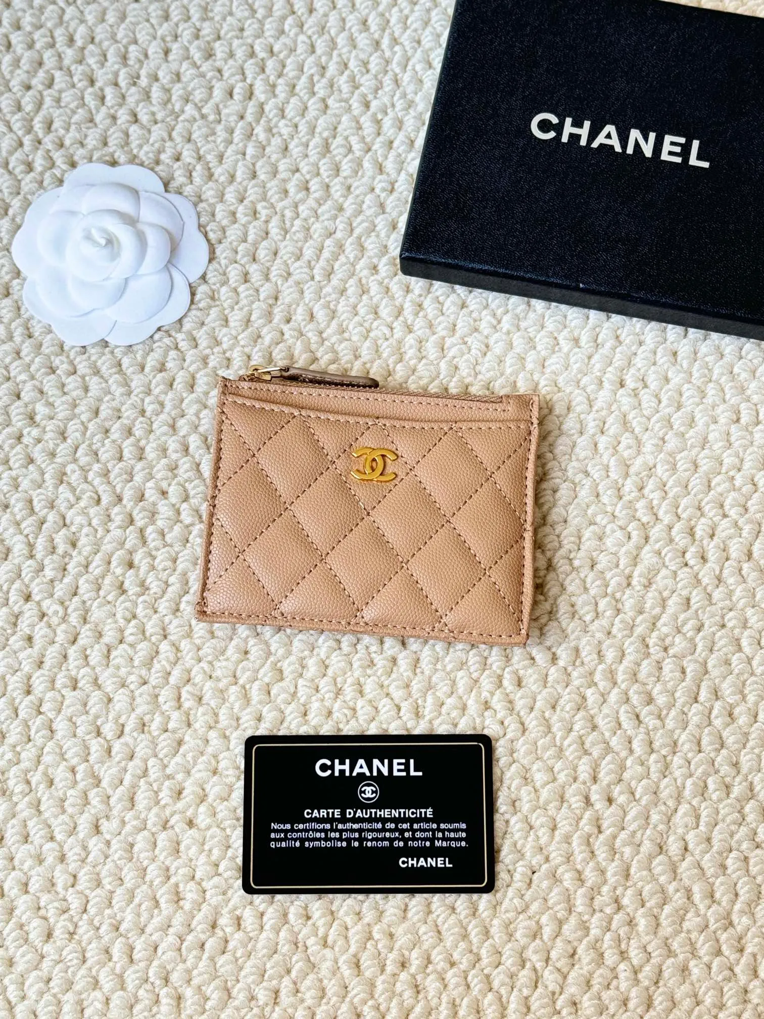 💰120 Chanel single-pull card holder can hold four cards and change, can be held in hand, can be put in the bag, easy to store, small and cute mini card holder, made of cowhide, model number A84105, size: 9x11.5cm​