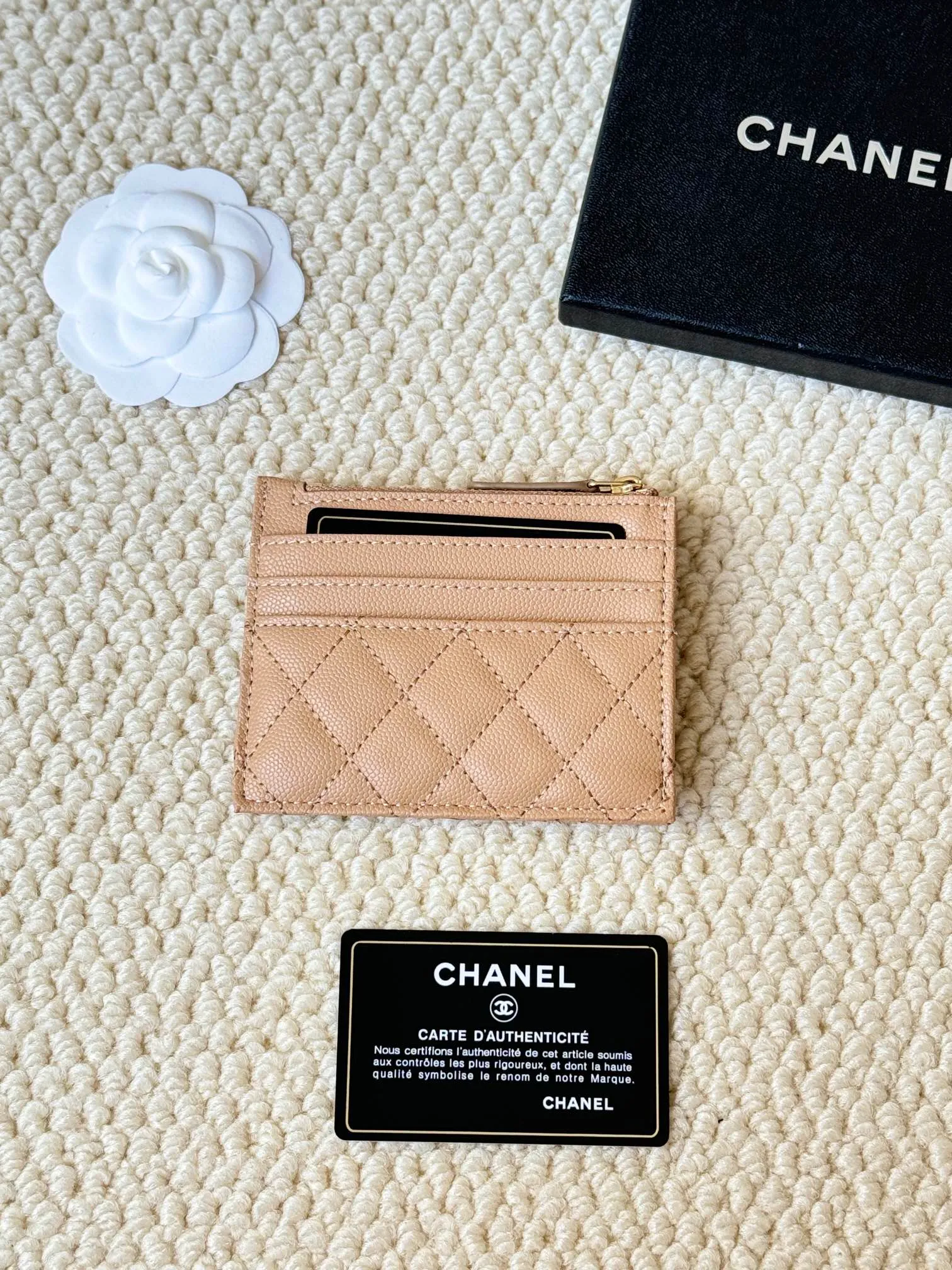 💰120 Chanel single-pull card holder can hold four cards and change, can be held in hand, can be put in the bag, easy to store, small and cute mini card holder, made of cowhide, model number A84105, size: 9x11.5cm​