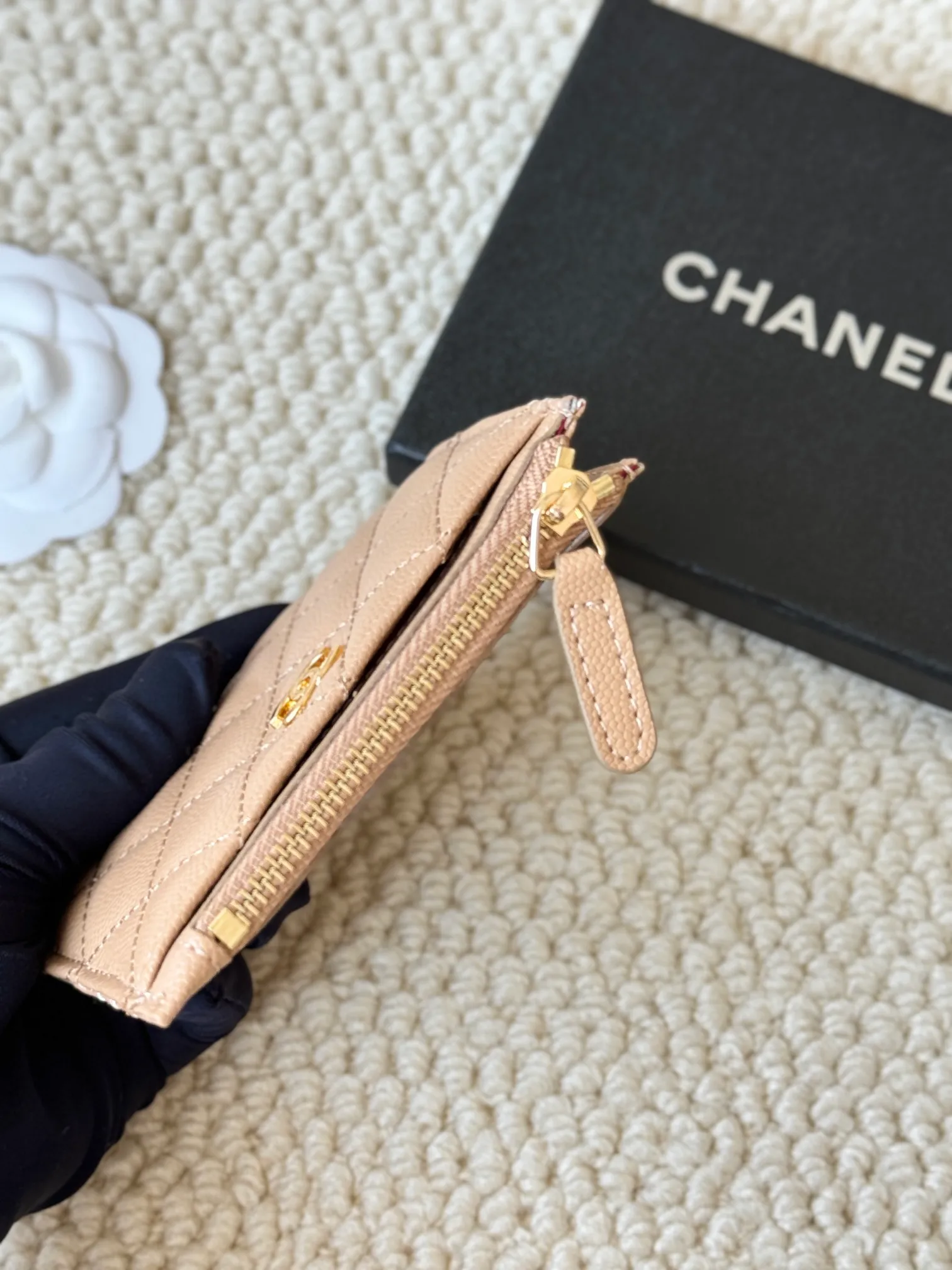 💰120 Chanel single-pull card holder can hold four cards and change, can be held in hand, can be put in the bag, easy to store, small and cute mini card holder, made of cowhide, model number A84105, size: 9x11.5cm​