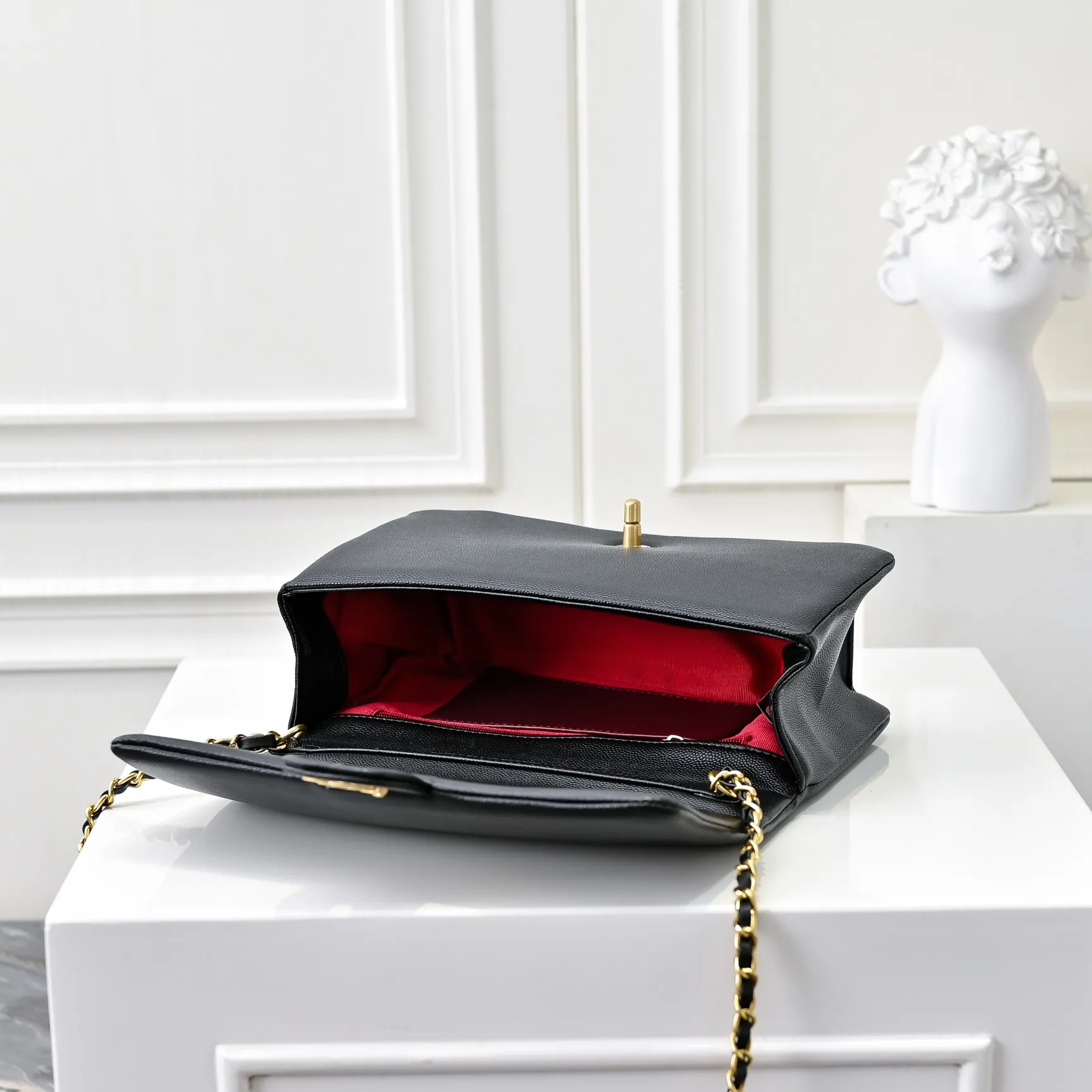 💰390￥Medium size👑CHANEL24K new CF middle-aged new model, simple and high-end elegance, grain embossed shiny calfskin and gold metal, retro style. Timeless. The new favorite of little fragrance fans. The upper body effect is super awesome! Size: 23x15cm, style number: 372