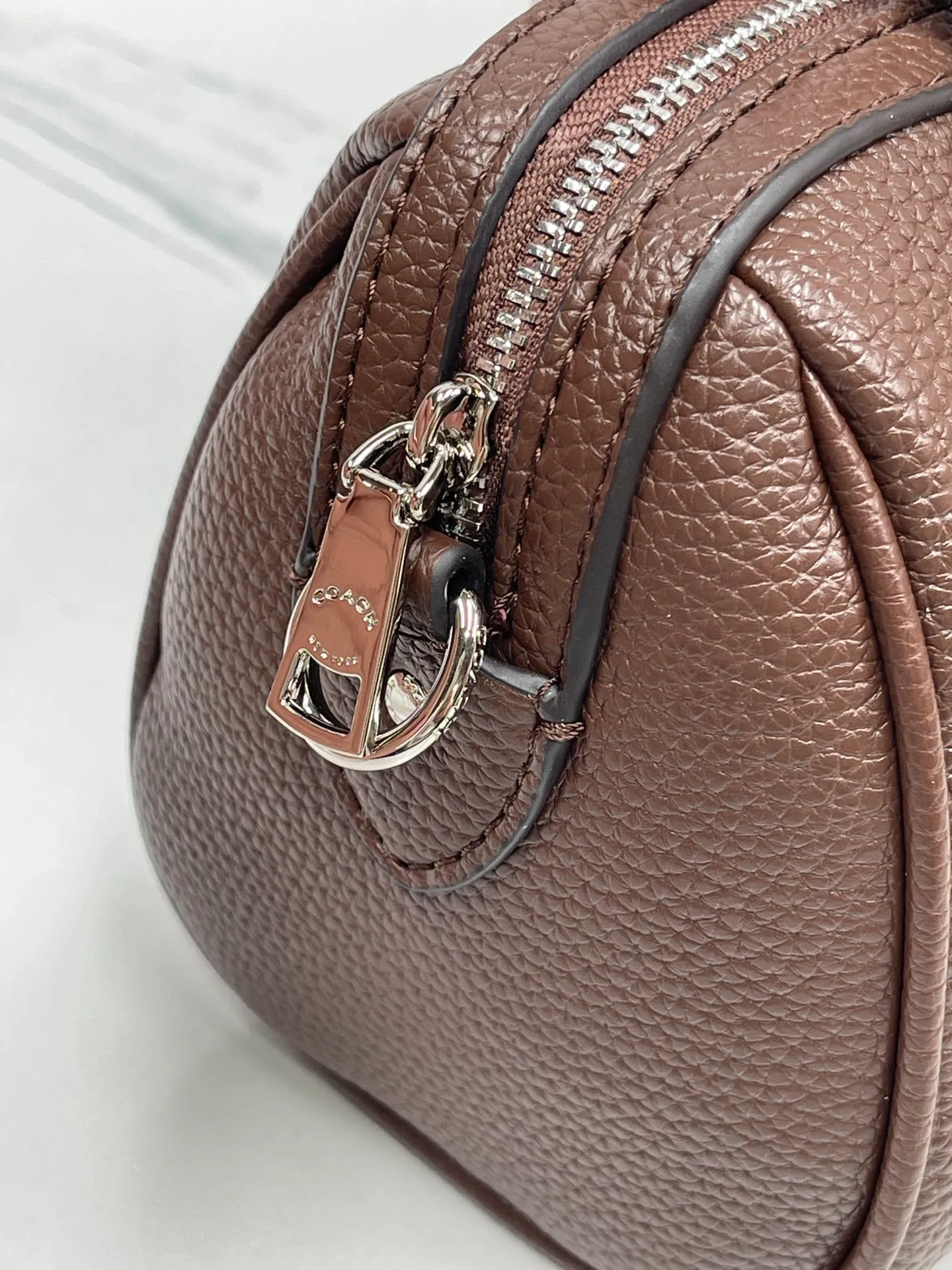 Top original order, batch 400💰COACH/Coach new new color model CW328 women's MINI ROWAN hand-held shoulder crossbody bag Boston small size. Dimensions 16.5×11×9. .