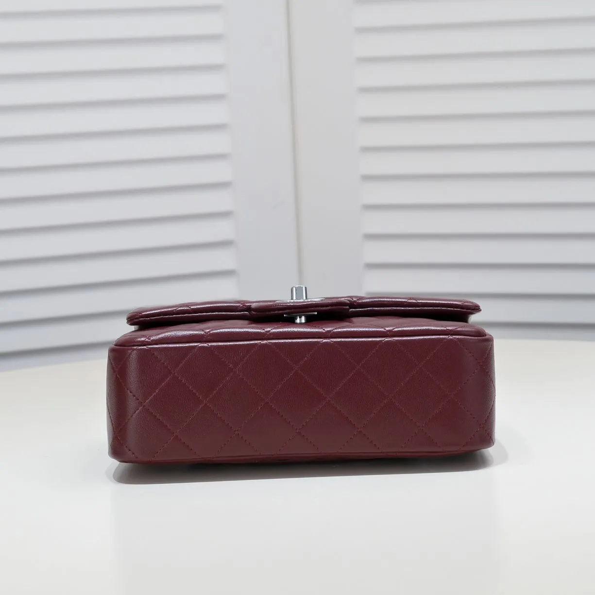 💰320￥Maroon CF versatile lambskin🌹 Chanel💃🏻‼ ️Eternal classic style [shy] noble temperament💃🏻favorite of celebrities🌟soft leather and high-end👍counter hardware exquisite workmanship to reject flaws [strong] both dazzling and feminine 😝[strong] luxurious and durable🌟Size: 20*14*7cm Style number: 1116