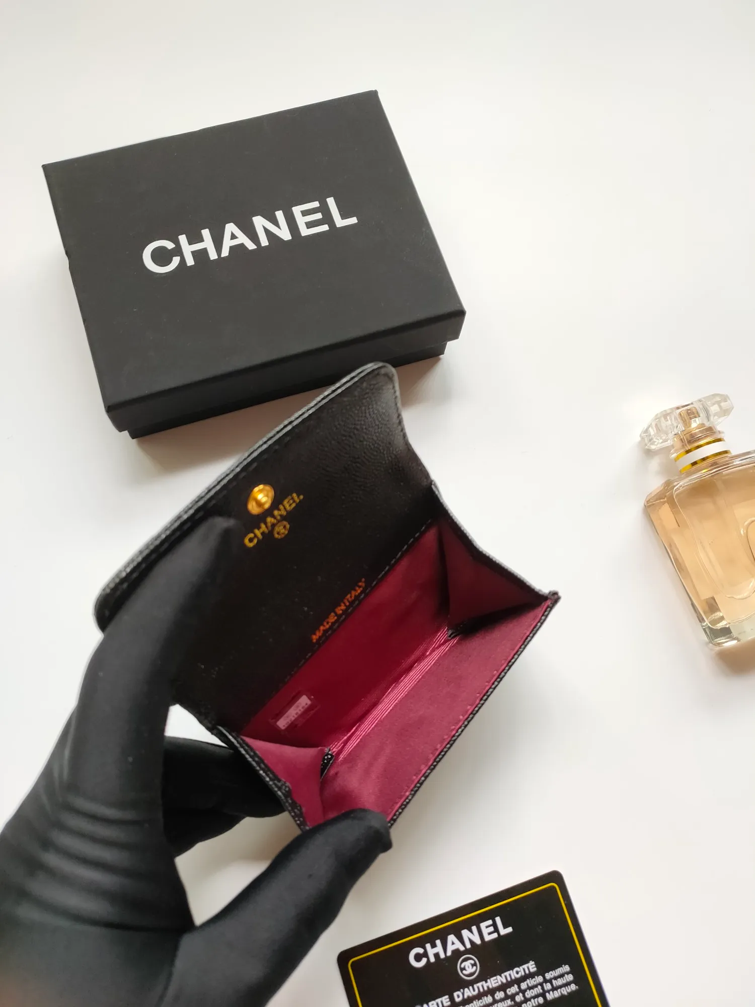💰140💰 Model AP6118 CHANEL 22k embossed hardware, new double C large lgo with exquisite replica flavor, very beautiful, official website 2023 latest 🆕Card holder Caviar medium ball grain cowhide is scratch-resistant, super glossy, no problem to put about 10 cards, one card can be placed in the cover card slot, and cards + coins can also be placed in the middle It is troublesome to carry a bag that is too big in summer, so it is suitable to put it in a mini bag, which is also convenient to carry in your pocket😍