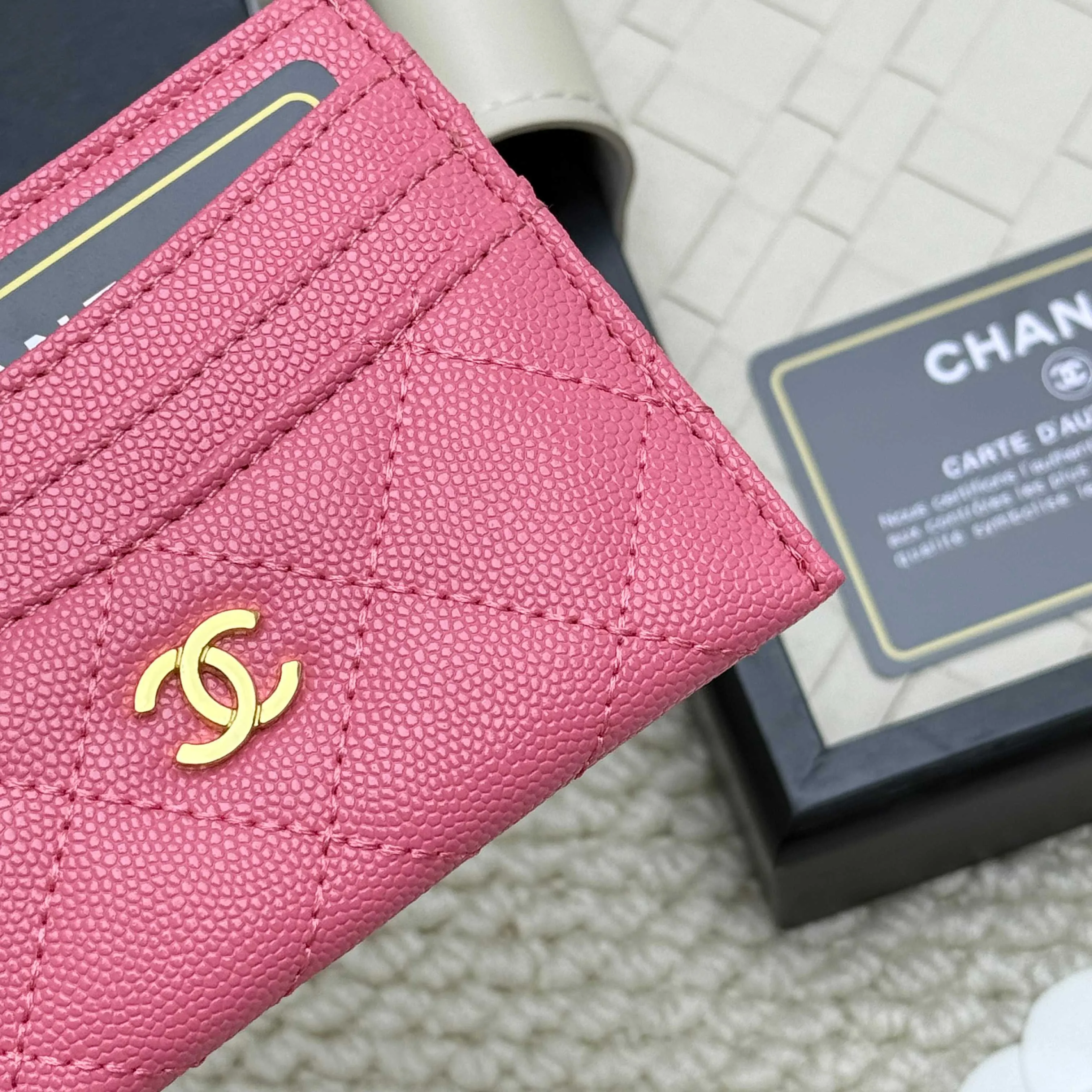 💰110 chanel 2025 new product card holder lambskin, seven card slots, can hold change, imported Italian lambskin + hardware logo, so beautiful, love it. The color is as shown in the picture, easy and fast storage, mini card holder No.: 4472 Size: w11×h10cm