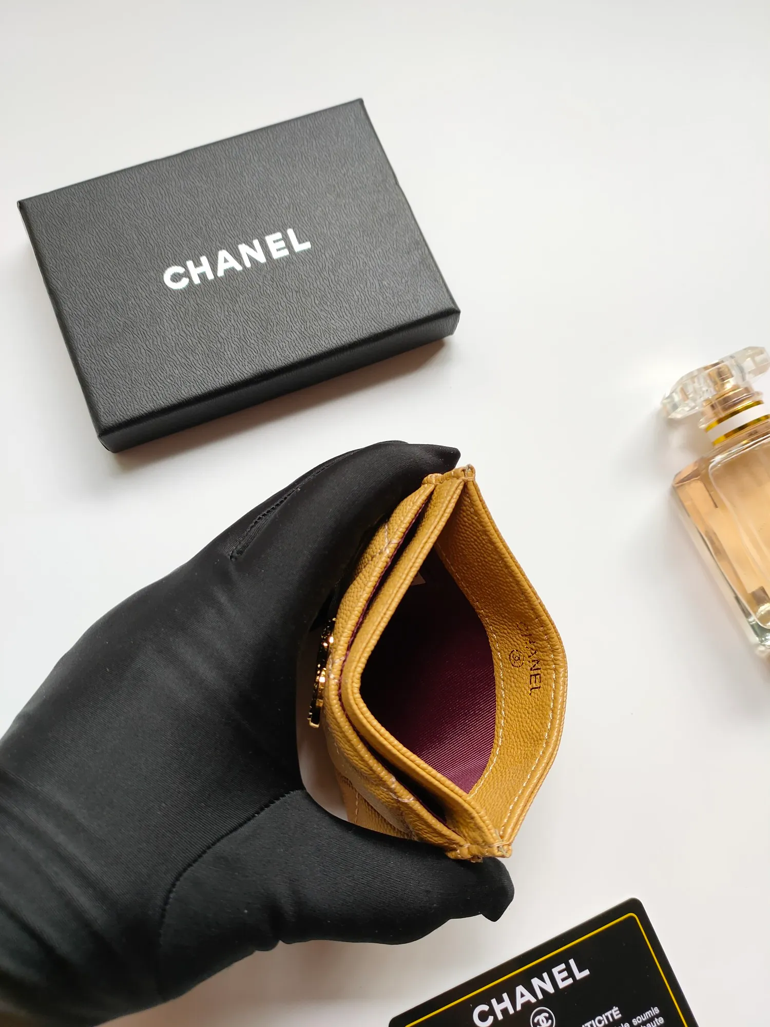 💰90💰Model 3188 CHANEL 22k embossed lgo large double C hardware, official website latest in 2023🆕card holder, caviar medium ball grain cowhide, anti-scratch, super glossy, 3 card slots each put a card, you can also put a card + a few coins in the middle