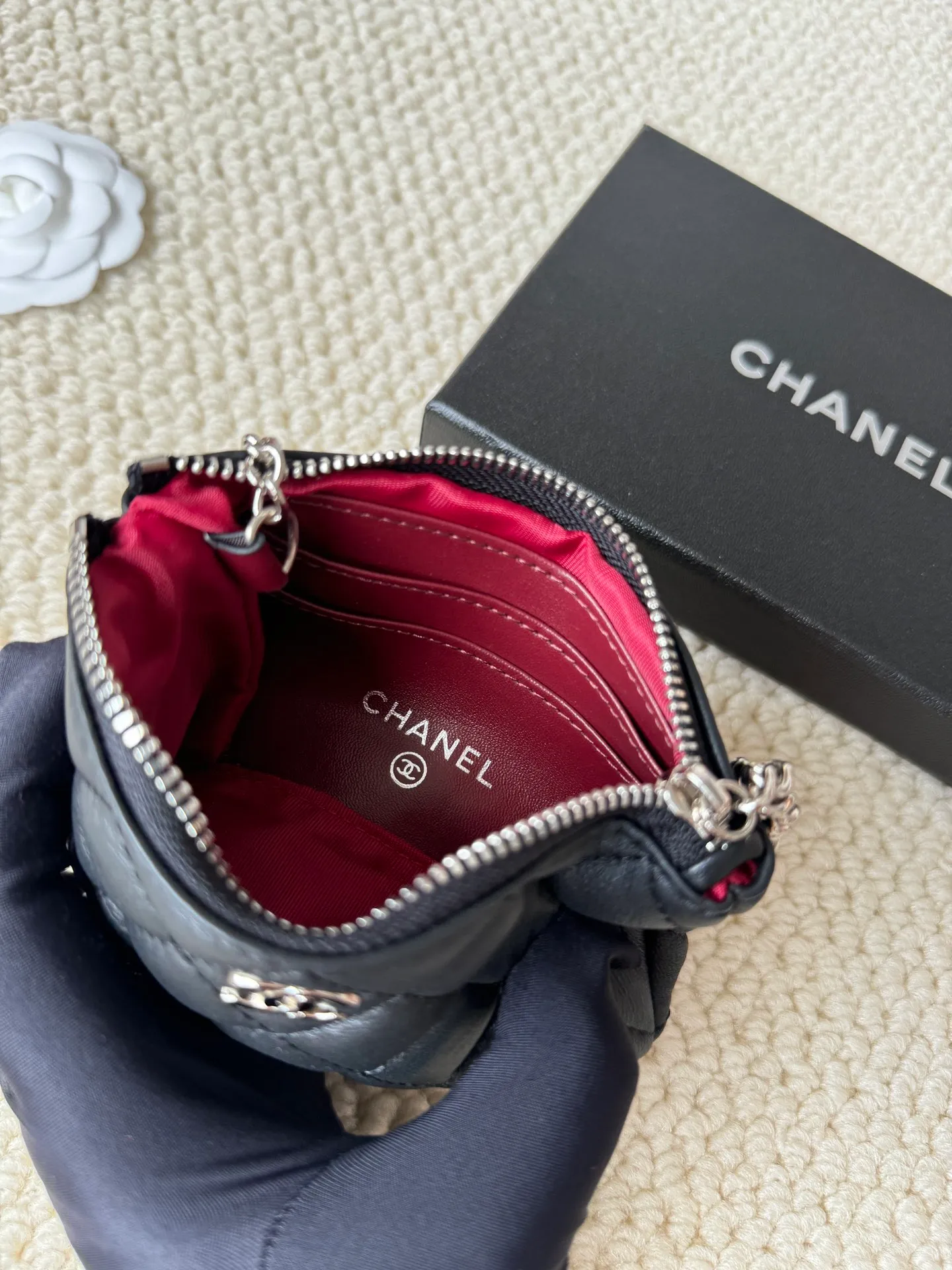 💰130 chanel sheepskin pendant coin purse💦 Model No.: A50168 Classic small carry-on bag, one of the most practical bags in the era of mobile payment, cards, change, key and lipstick in one package, cute, practical and connotative, nice card holder, key bag, coin purse, lipstick bag. Reference size: 9.5×15×0.5cm