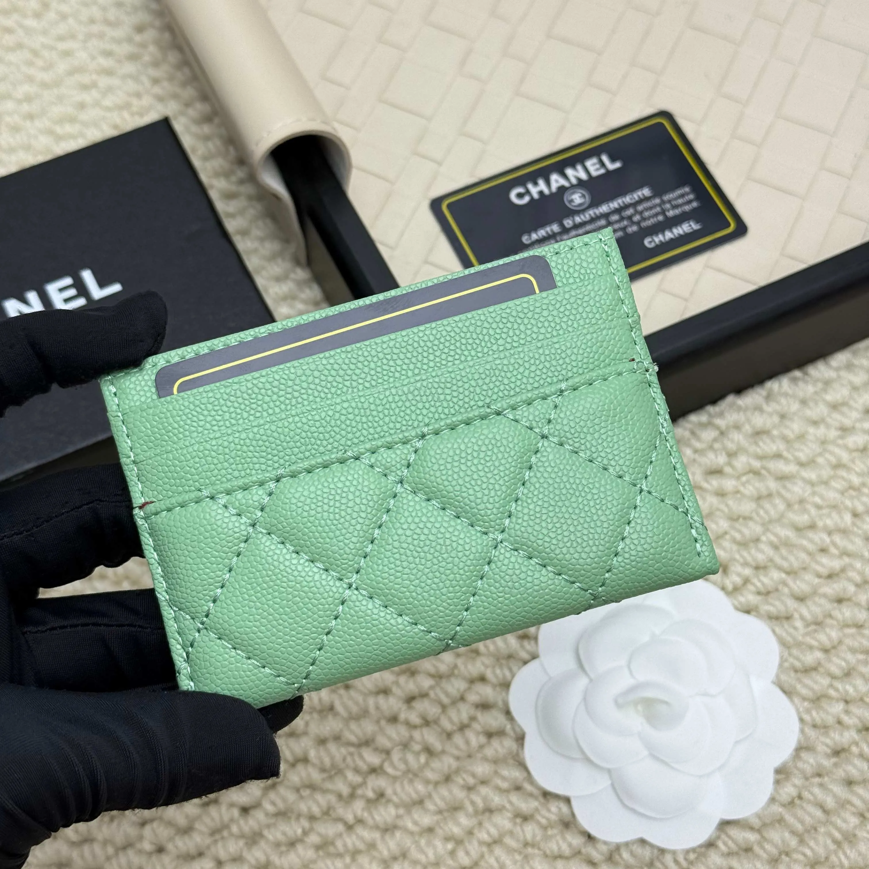 💰110 Chanel's new model, model: AP7776 31 card holder, sheepskin ball pattern. This new 31 card holder comes in several cute pink colors and can hold 6 or 7 cards no problem❣️ Size: 8*11