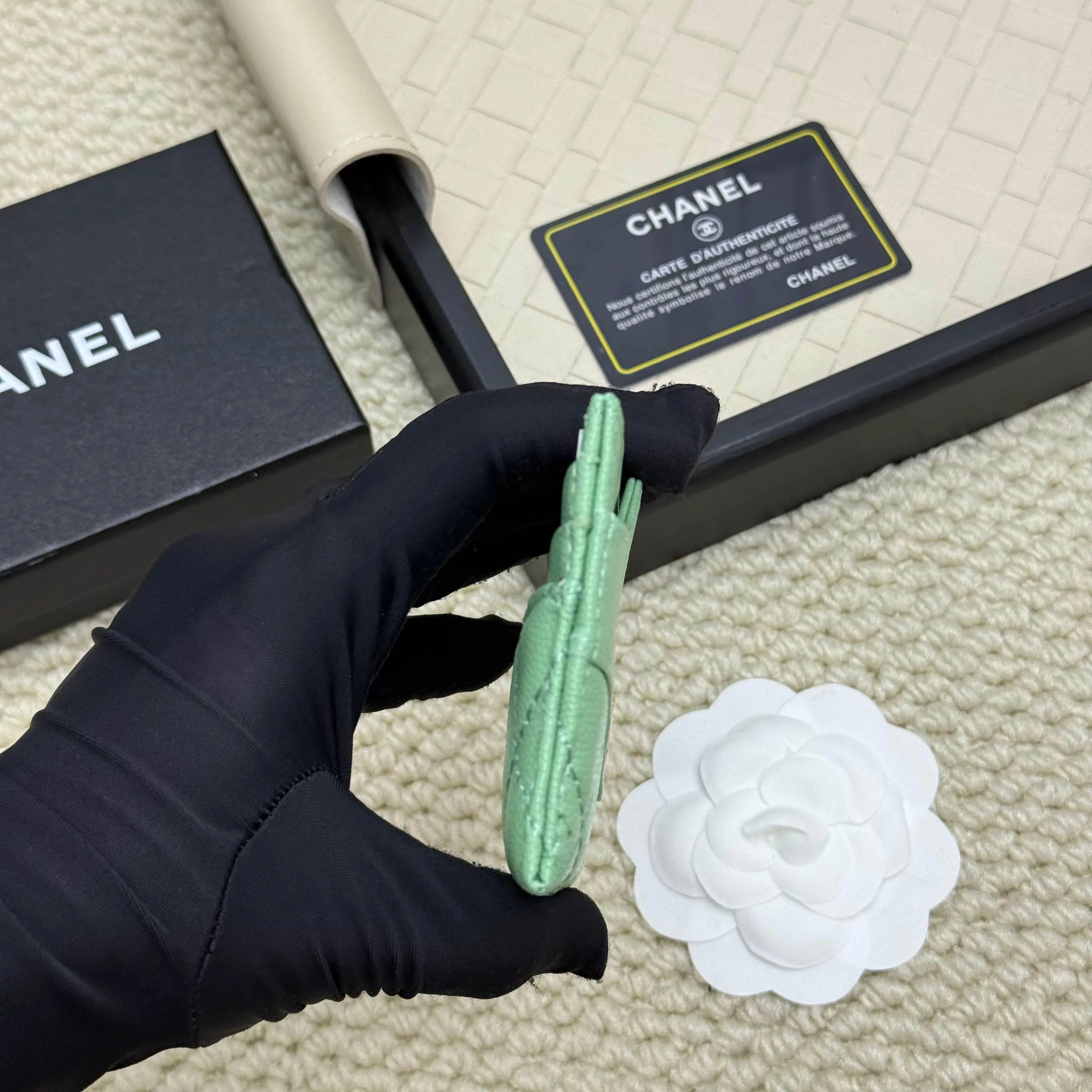 💰110 Chanel's new model, model: AP7776 31 card holder, sheepskin ball pattern. This new 31 card holder comes in several cute pink colors and can hold 6 or 7 cards no problem❣️ Size: 8*11