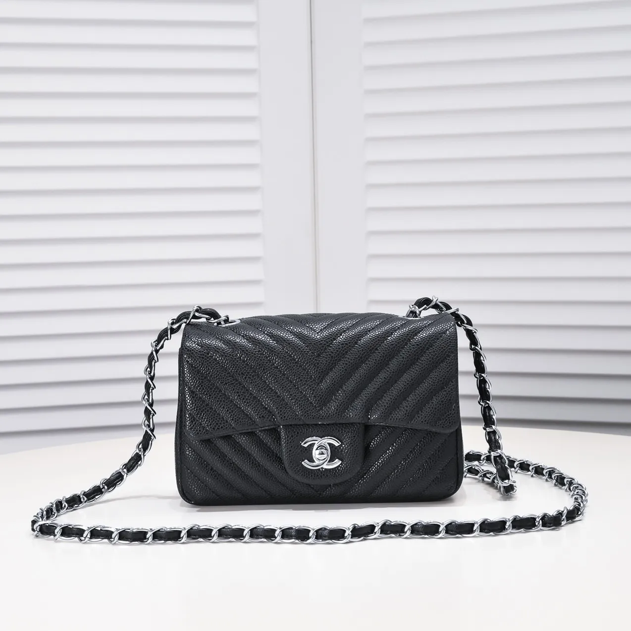 💰320￥Chanel mini small shoulder crossbody bag ✨Caviar cowhide, small and charming appearance design is similar to the CF style [hug] paired with a long Chanel chain shoulder strap, making little girls elegant and charming when going out [shy] full rhombus, straight lines, model number: 1116V caviar size: 20*12*7cm