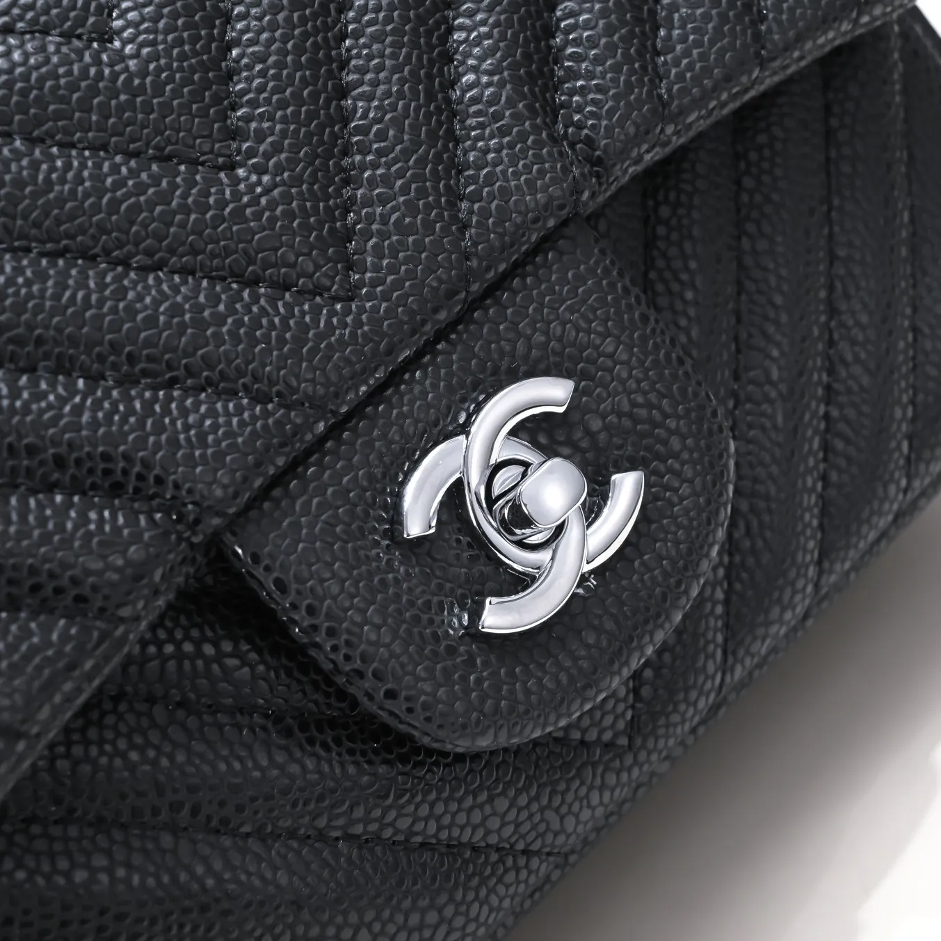💰320￥Chanel mini small shoulder crossbody bag ✨Caviar cowhide, small and charming appearance design is similar to the CF style [hug] paired with a long Chanel chain shoulder strap, making little girls elegant and charming when going out [shy] full rhombus, straight lines, model number: 1116V caviar size: 20*12*7cm