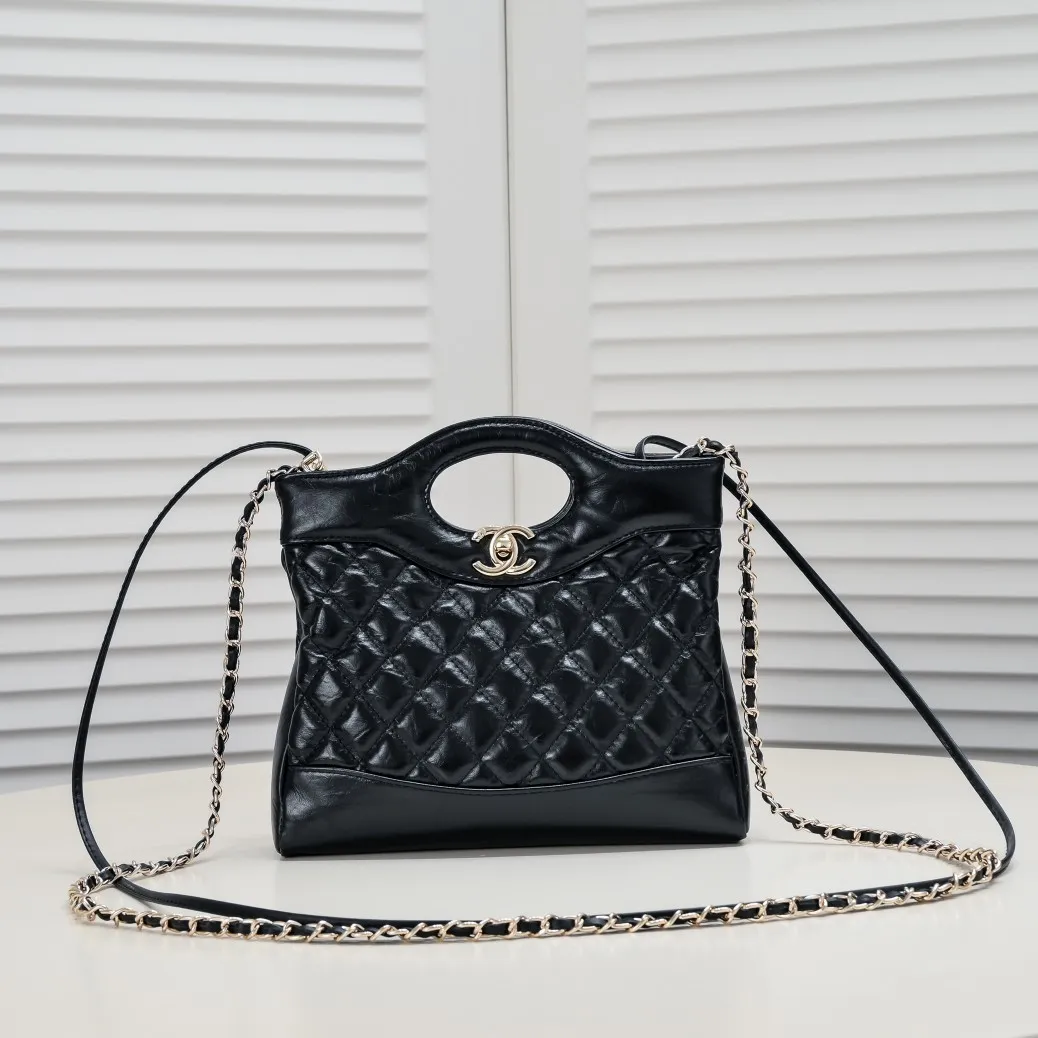 💰380￥Small size🖤Chanel23A 🦢Wangzha mini31bag 🌸AS4133 fashion representative! 31bag classic reappears! Fashion is still the same! 💗Two sizes, large and mini, to meet sisters of different styles~ The large is super cool and stylish, the mini is cute, cute and charming 💓This chocolate brown is also a treasure color, the most recommended color besides black, the real thing is very eye-catching and high-end! 👛Retro cowhide leather, the capacity is also practical and touching. One pack can be carried multiple times, no problem! Style number: 9109 small size: 22x23x5.5cm