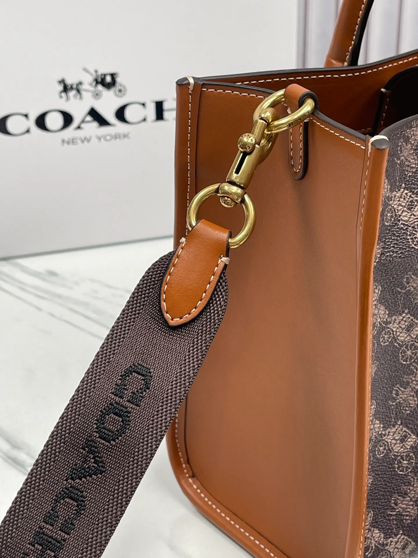 Batch 460💰coach/Coach new model CR680 counter new ACE carriage pattern women's tote bag single shoulder crossbody handheld tote bag double shoulder strap design size: 26X20.5X12