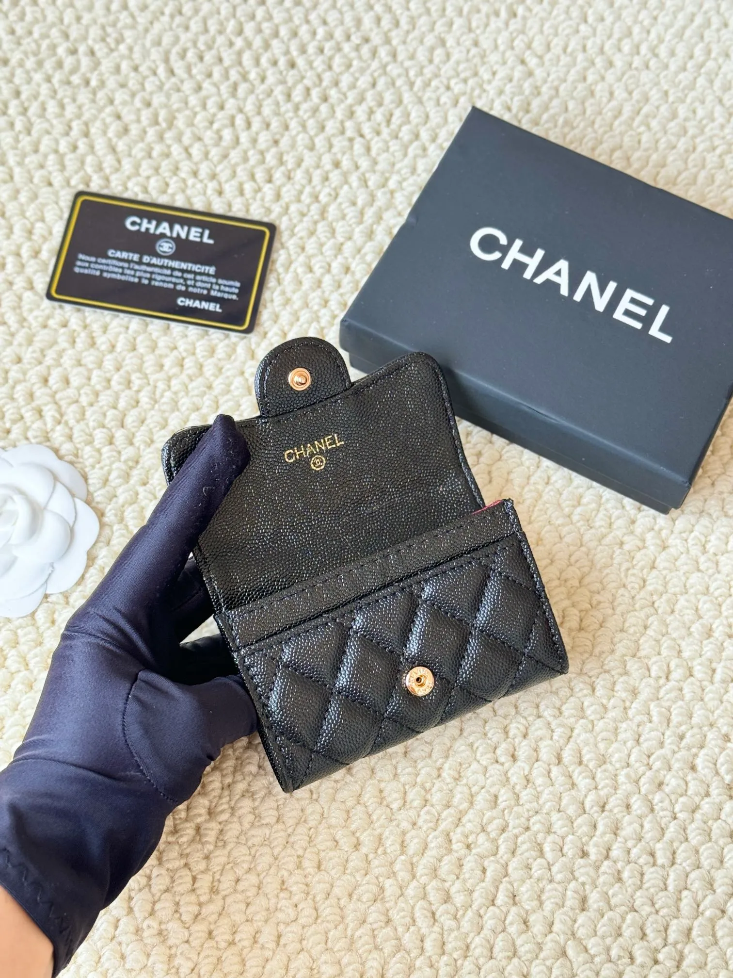 💰120 Style number: AP458chanel The most classic card holder, coin purse, Chanel classic flap card holder. Caviar cowhide, card holder and coin purse in one, with slip pocket on the back. Size: 7.5 × 11.3 × 2.1 cm
