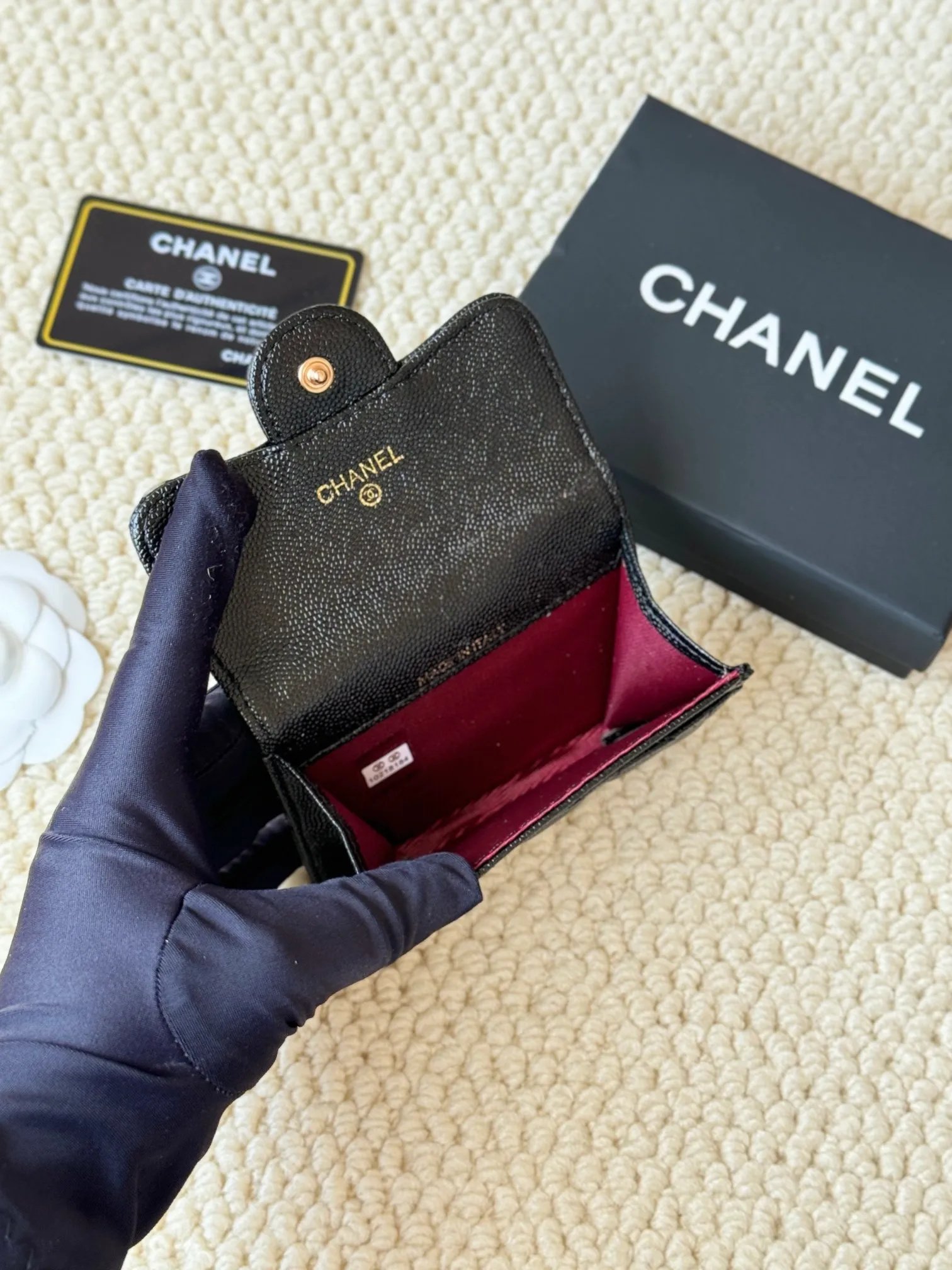 💰120 Style number: AP458chanel The most classic card holder, coin purse, Chanel classic flap card holder. Caviar cowhide, card holder and coin purse in one, with slip pocket on the back. Size: 7.5 × 11.3 × 2.1 cm