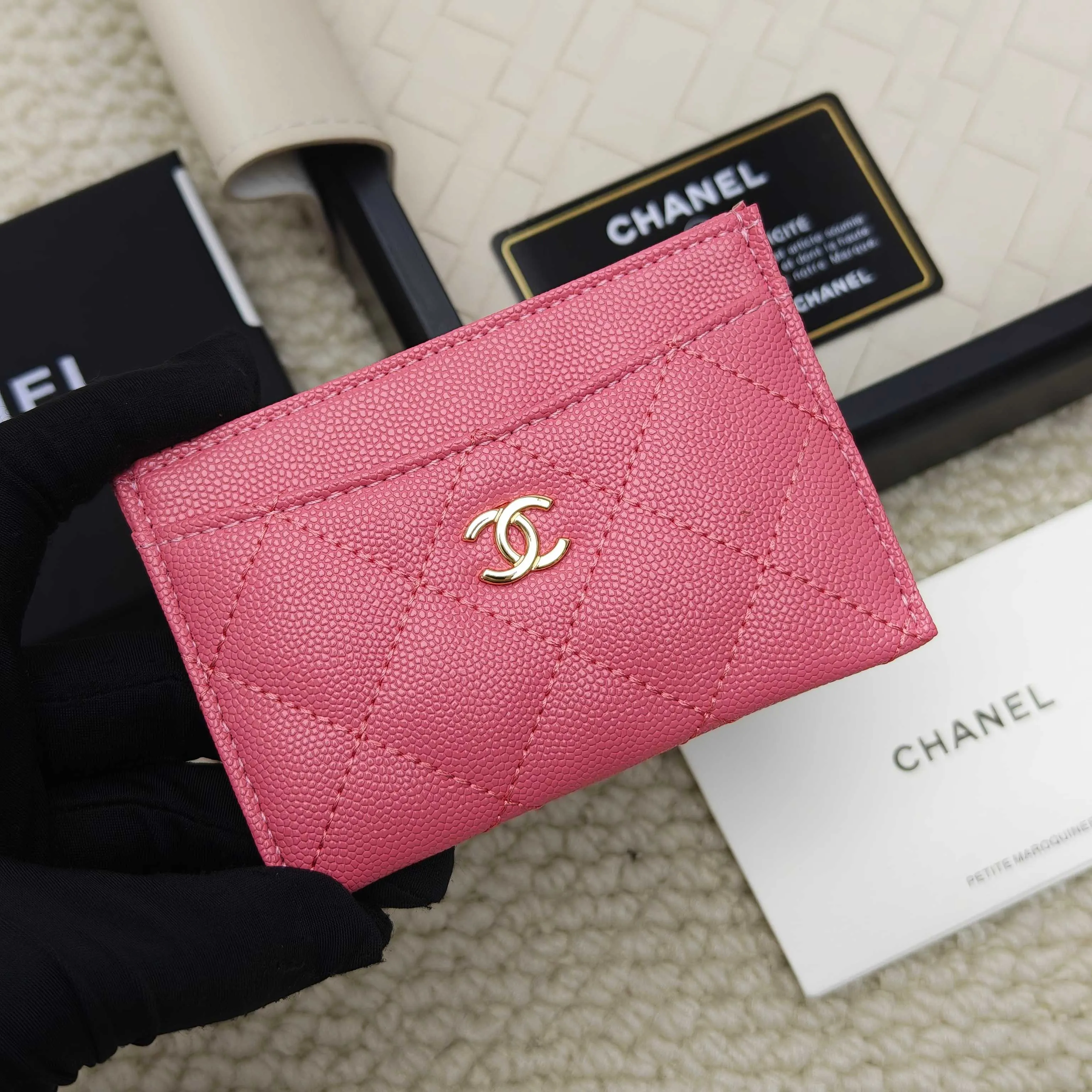 💰100Chanel Chanel counter classic card holder Model number: AP456 Made of cowhide caviar, a classic and timeless mini card holder. Super cute😍 Size: 7.5×11.2×0.5cm Fine workmanship and high-end quality