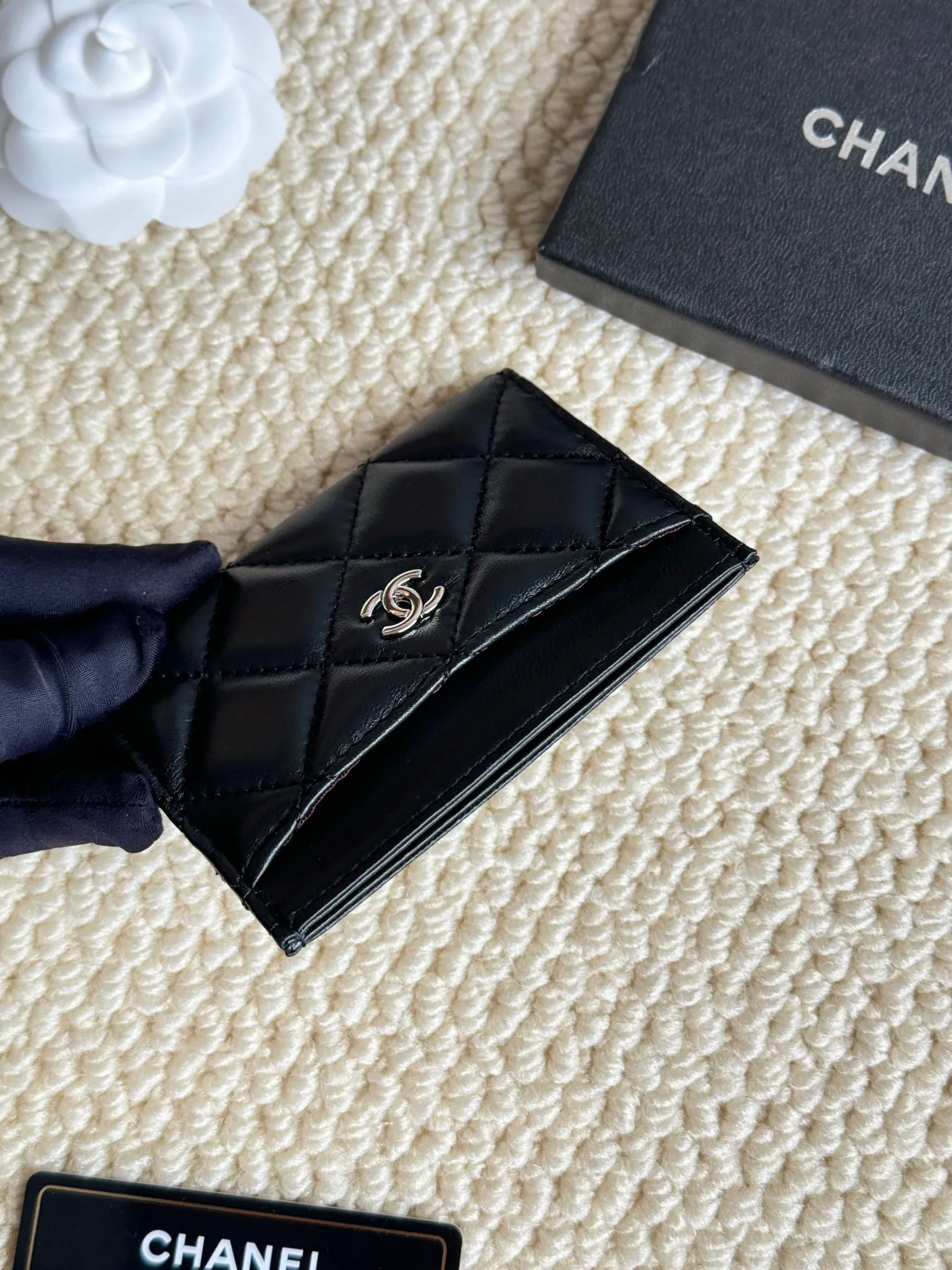 💰100Chanel Chanel counter classic card holder Model number: AP456 Made of sheepskin, a classic and timeless mini card holder. Super cute😍 Size: 7.5×11.2×0.5cm Fine workmanship and high-end quality