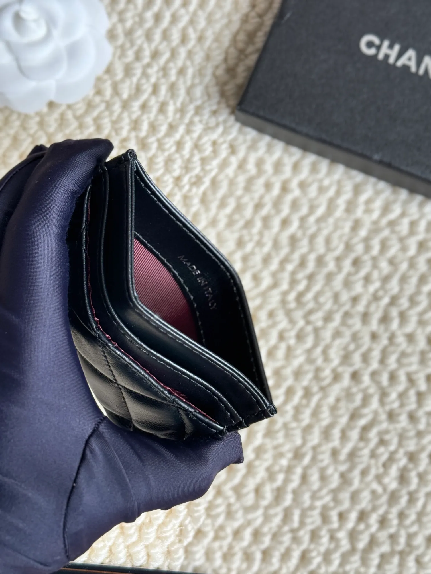 💰100Chanel Chanel counter classic card holder Model number: AP456 Made of sheepskin, a classic and timeless mini card holder. Super cute😍 Size: 7.5×11.2×0.5cm Fine workmanship and high-end quality