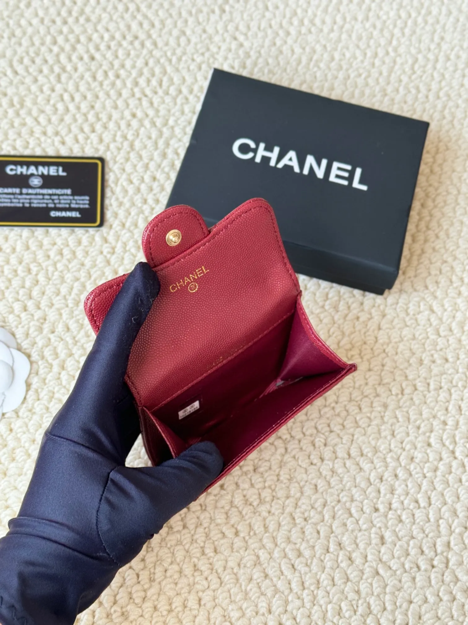 💰120 Style number: AP458chanel The most classic card holder, coin purse, Chanel classic flap card holder. Caviar cowhide, card holder and coin purse in one, with slip pocket on the back. Size: 7.5 × 11.3 × 2.1 cm
