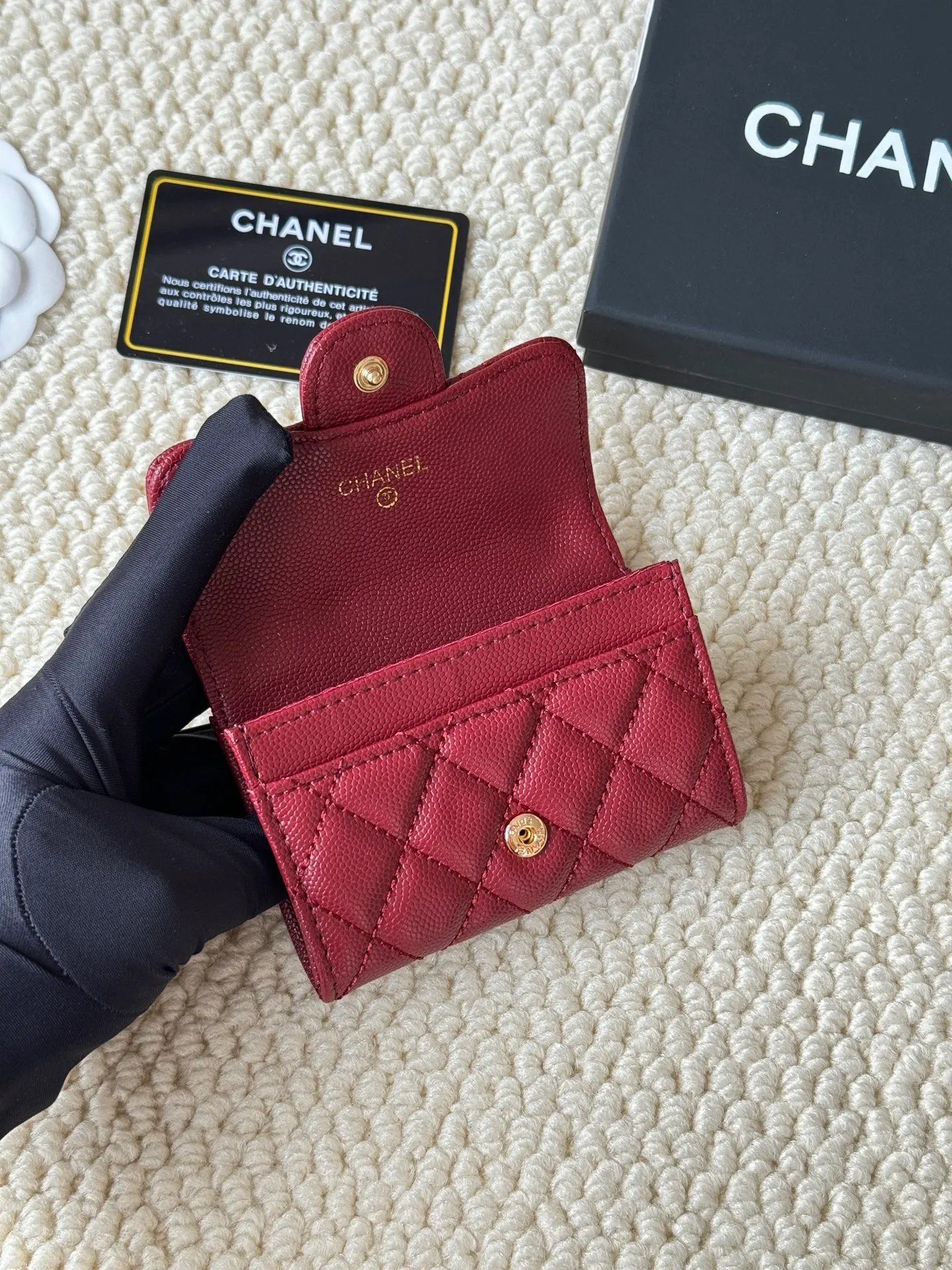 💰120 Style number: AP458chanel The most classic card holder, coin purse, Chanel classic flap card holder. Caviar cowhide, card holder and coin purse in one, with slip pocket on the back. Size: 7.5 × 11.3 × 2.1 cm