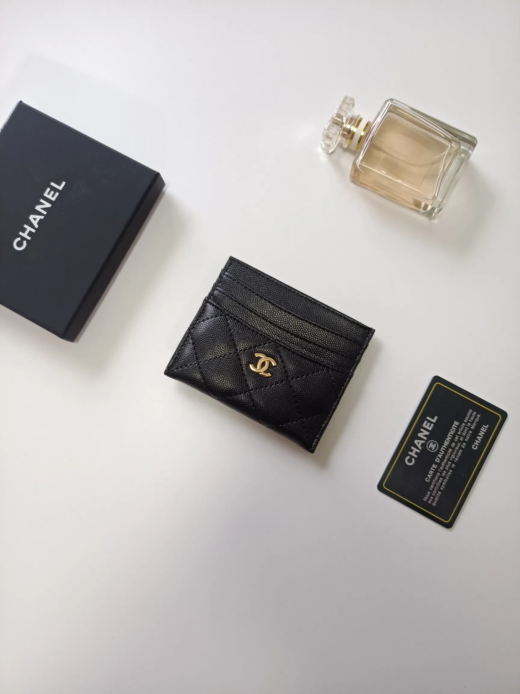 💰100💰 chanel 2025 new product card holder lambskin, seven card slots, can hold change, imported Italian lambskin + hardware logo, so beautiful, love it. The color is as shown in the picture, easy and fast storage, mini card holder No.: AP8964 Size: w11×h10cm