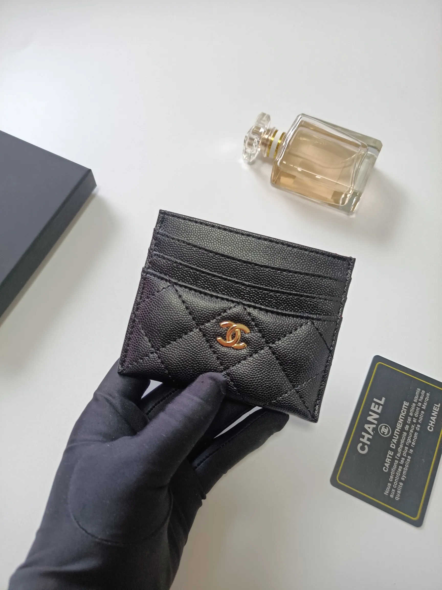 💰100💰 chanel 2025 new product card holder lambskin, seven card slots, can hold change, imported Italian lambskin + hardware logo, so beautiful, love it. The color is as shown in the picture, easy and fast storage, mini card holder No.: AP8964 Size: w11×h10cm