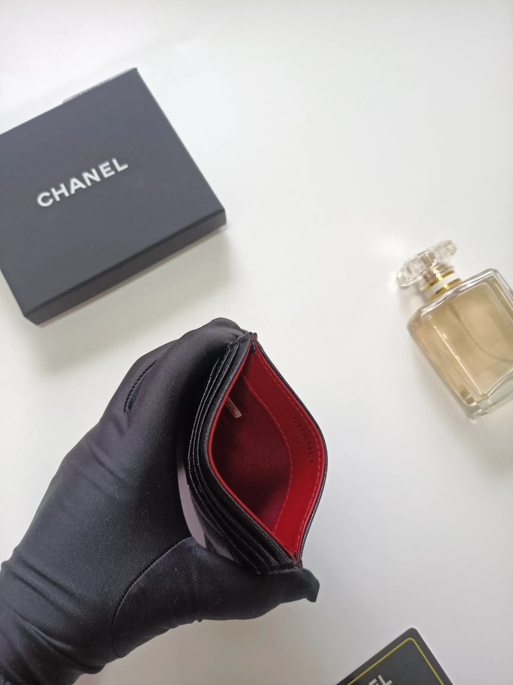 💰100💰 chanel 2025 new product card holder lambskin, seven card slots, can hold change, imported Italian lambskin + hardware logo, so beautiful, love it. The color is as shown in the picture, easy and fast storage, mini card holder No.: AP8964 Size: w11×h10cm