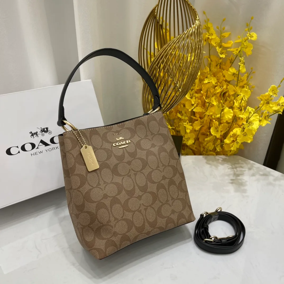 Top original order, batch 420💰Coach/Coach new model, new carriage bucket with small logo, simple and not fancy, versatile and beautiful, large capacity, hot model🔥, new model synchronized at the counter, sandwich zipper bag, imported first-layer cowhide, exquisite handwork, size 22X22X10, model 2312🌸