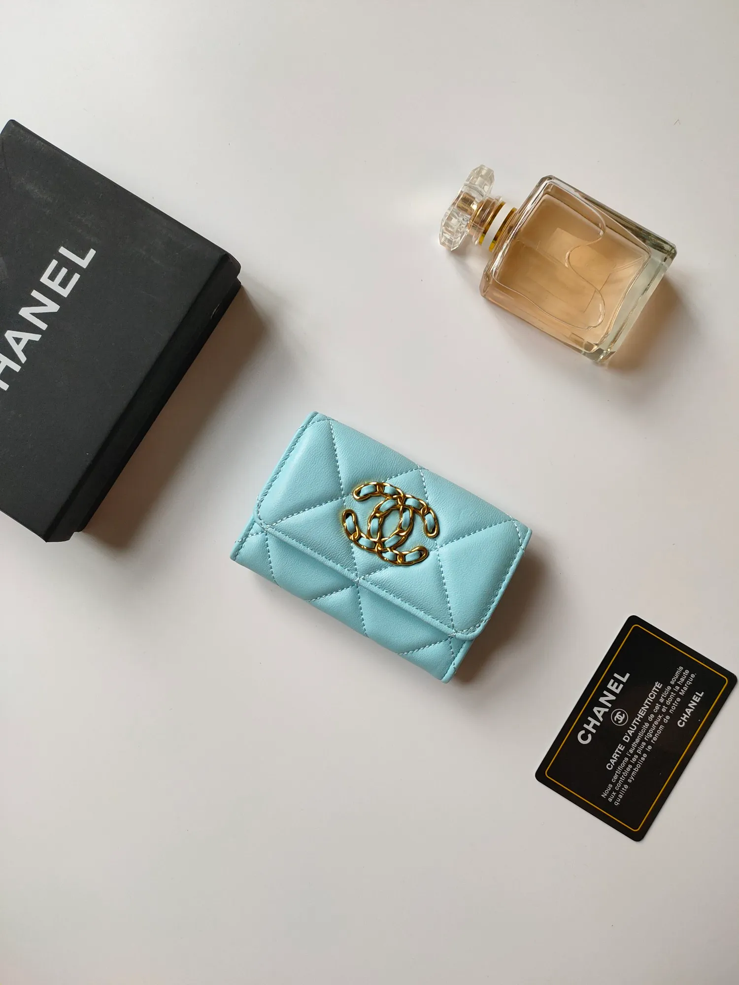 💰120💰CHANEL New Flap Coin Purse [Color][Color][Color] This year’s latest logo is paired with a large rhombus, using imported lambskin and retro hardware...❤️This card holder has a large capacity. It can hold about 1,000 yuan at a 20% discount of 100 yuan, and it can also hold 2.3 cards. ❤️❤️❤️It is very practical! Model number AP3600 size 11*8.5*3cm