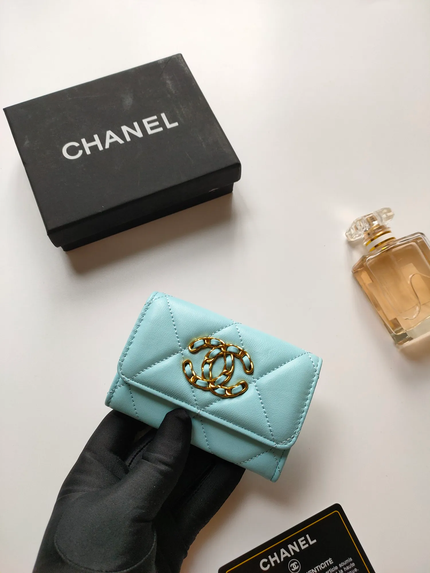 💰120💰CHANEL New Flap Coin Purse [Color][Color][Color] This year’s latest logo is paired with a large rhombus, using imported lambskin and retro hardware...❤️This card holder has a large capacity. It can hold about 1,000 yuan at a 20% discount of 100 yuan, and it can also hold 2.3 cards. ❤️❤️❤️It is very practical! Model number AP3600 size 11*8.5*3cm