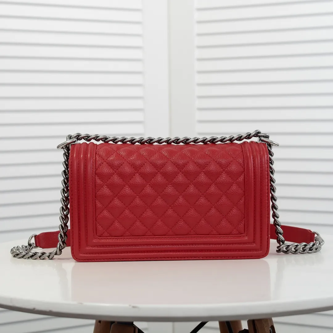 💰460￥ "Full leather inside and out with original hardware" Chanel👑 Using imported first-layer cowhide with lychee pattern [color] [lightning] thickened electroplated hardware accessories🌈The workmanship is comparable to the original order💪The bottom can be pinched and rebounded without trace, absolutely spot-on and real-life, fashionable and durable💪💪High-end quality, no pressure in and out of the drill cabinet💏, size 25*15*8cm Style number: 67086