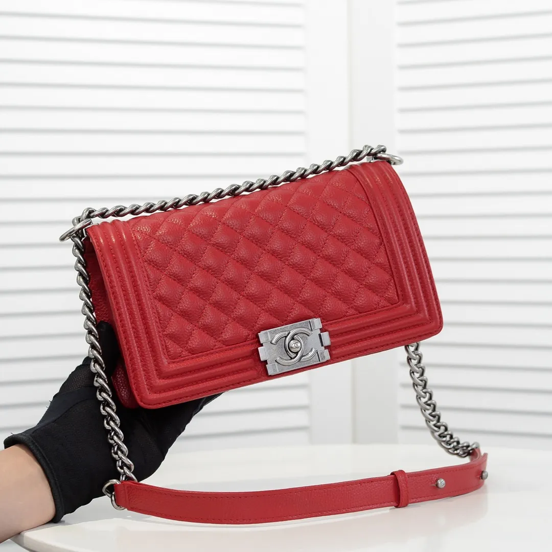 💰460￥ "Full leather inside and out with original hardware" Chanel👑 Using imported first-layer cowhide with lychee pattern [color] [lightning] thickened electroplated hardware accessories🌈The workmanship is comparable to the original order💪The bottom can be pinched and rebounded without trace, absolutely spot-on and real-life, fashionable and durable💪💪High-end quality, no pressure in and out of the drill cabinet💏, size 25*15*8cm Style number: 67086