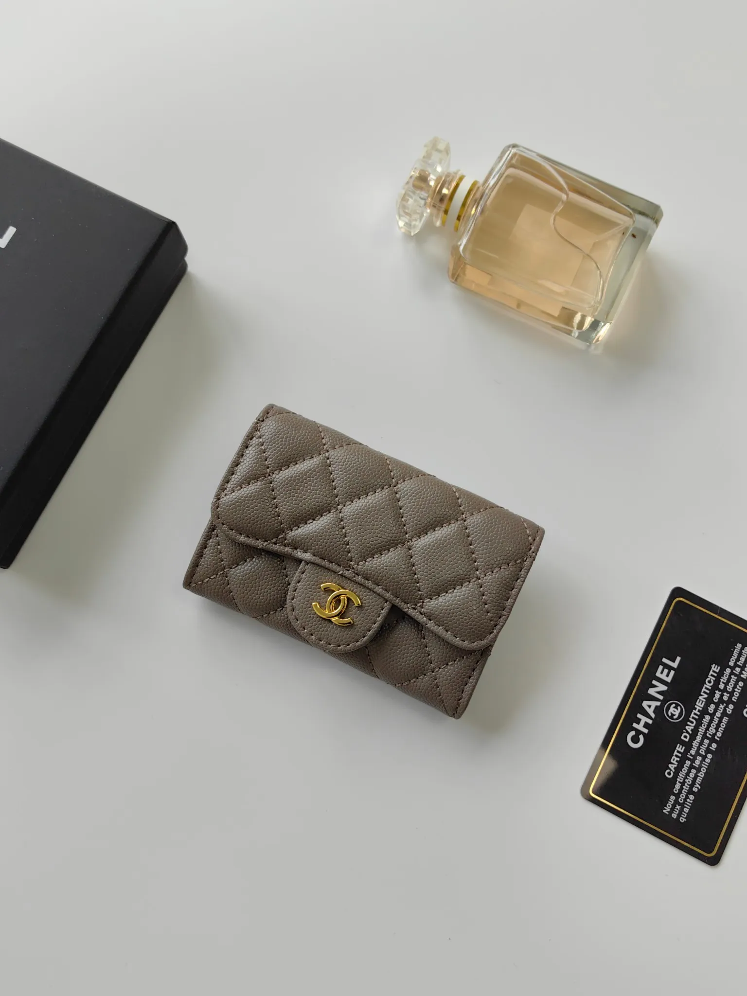 ￥130 CHANEL Chanel classic flap card holder. Imported sheepskin and caviar cowhide, card holder and coin purse integrated, with slip pocket on the back, model number: AP448, size: 7.5 × 11.3 × 2.1 cm