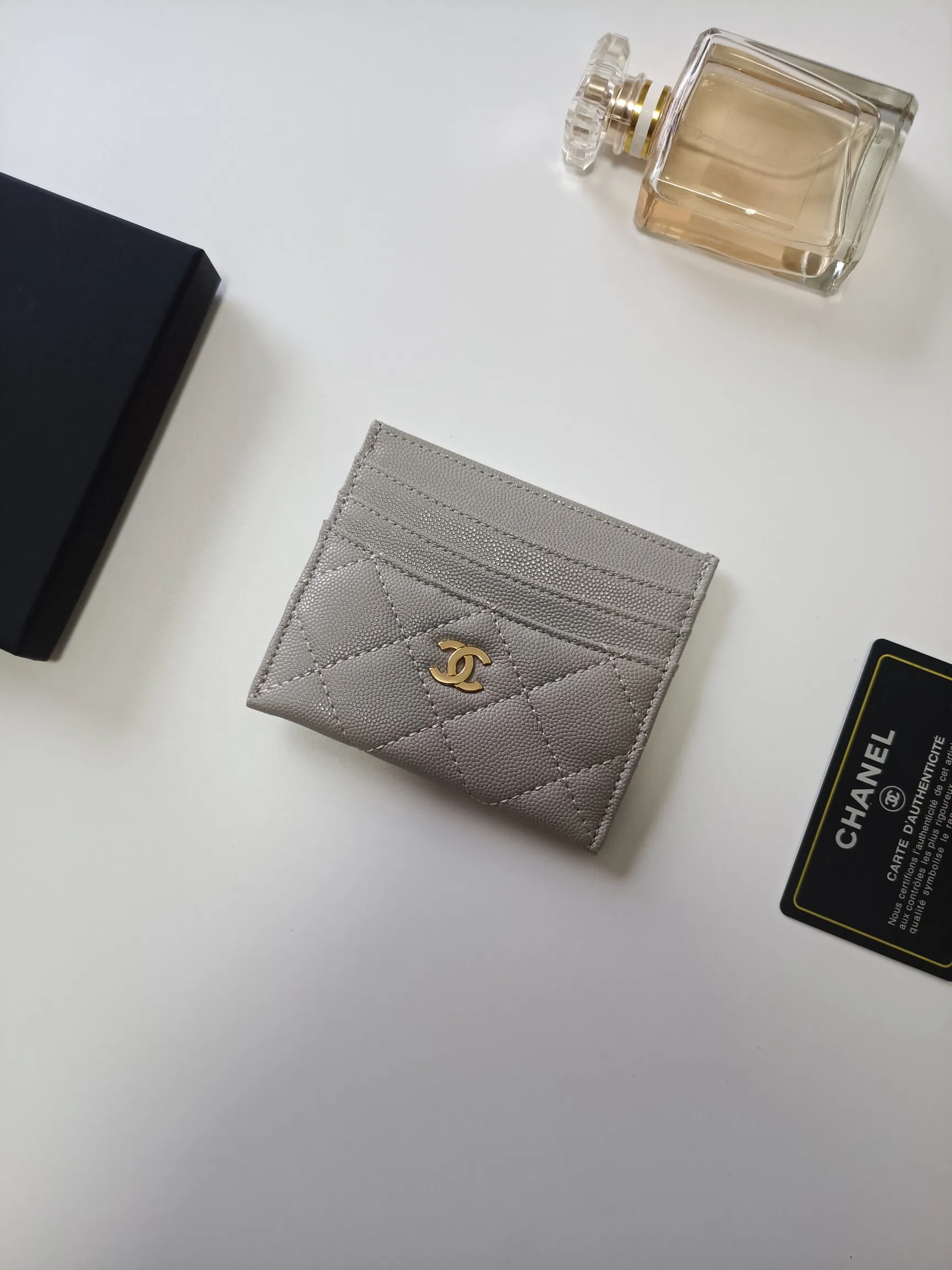 💰100💰 chanel 2025 new product card holder lambskin, seven card slots, can hold change, imported Italian lambskin + hardware logo, so beautiful, love it. The color is as shown in the picture, easy and fast storage, mini card holder No.: AP8964 Size: w11×h10cm