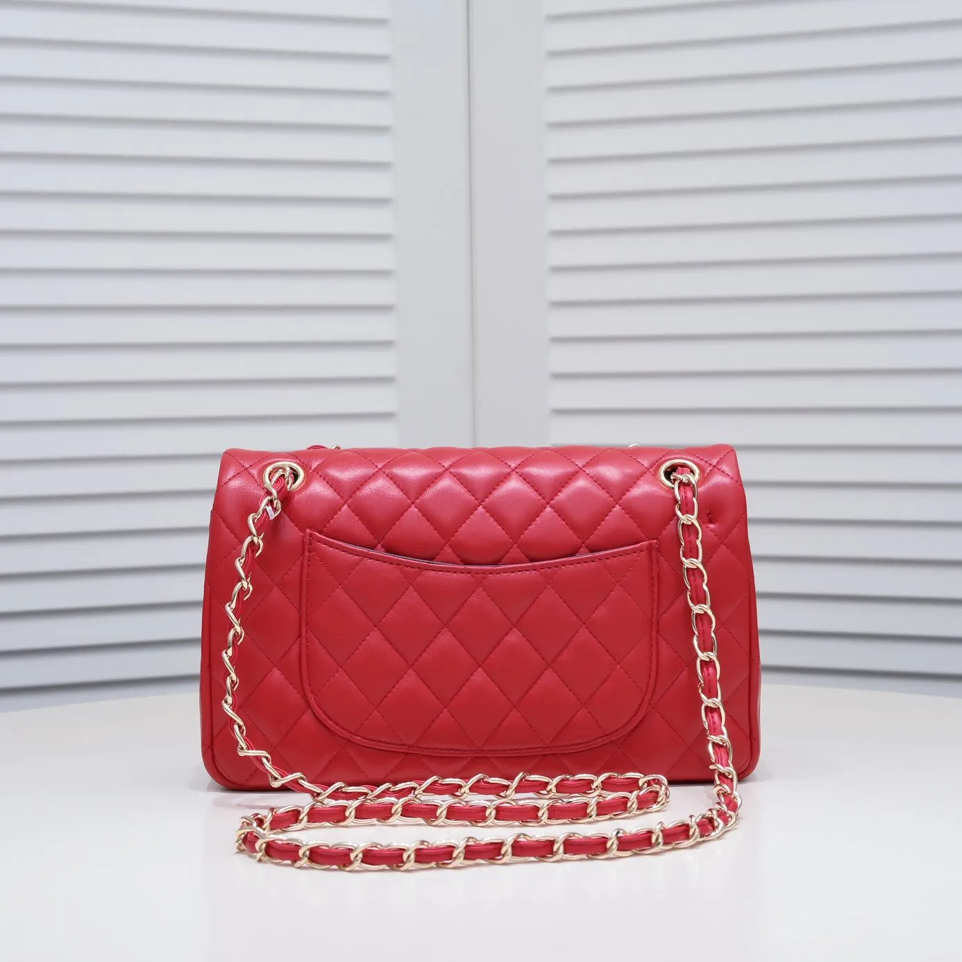 💰400￥Big red Chanel🔥Exclusive quality real shot shipment✈️Official website updated simultaneously👑Chanel sheep pattern classic style with original hardware, summer style is coming💋CHANEL ‼ ️Crossbody bag, sheepskin with red lining🌸‼ ️ 🙈Fashion new favorite🙈 Size: 25.5*16*6.5. Style number: 1112 sheepskin