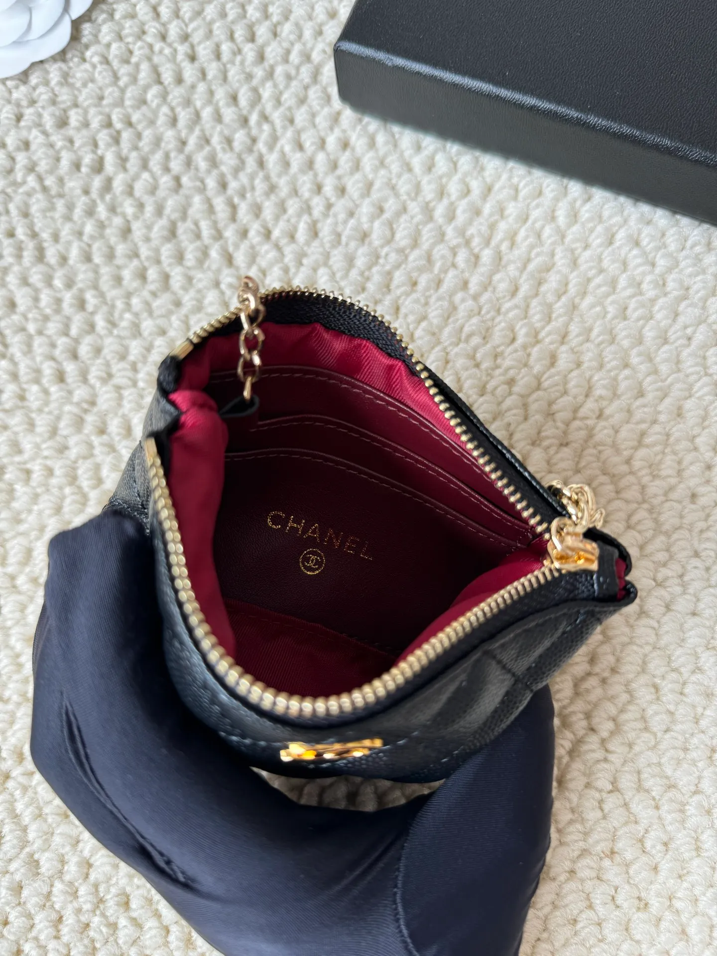 💰130 chanel cowhide caviar pendant coin purse💦 Style number: A50168 Classic small carry-on bag, one of the most practical bags in the era of mobile payment, cards, change, keys and lipstick in one package, cute, practical and connotative, nice card holder, key bag, coin purse, lipstick bag Reference size: 9.5×15×0.5cm