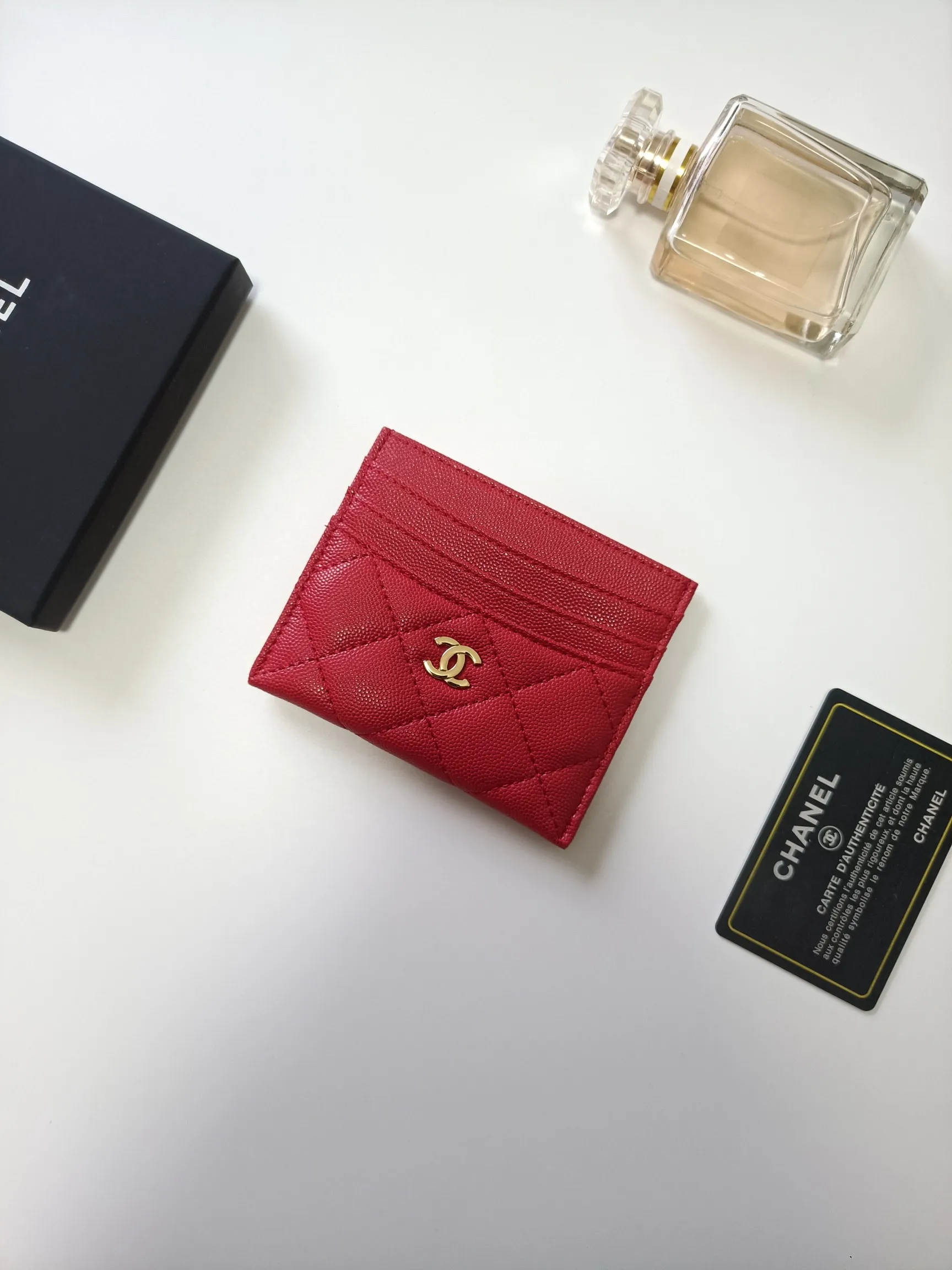 💰100💰 chanel 2025 new product card holder lambskin, seven card slots, can hold change, imported Italian lambskin + hardware logo, so beautiful, love it. The color is as shown in the picture, easy and fast storage, mini card holder No.: AP8964 Size: w11×h10cm