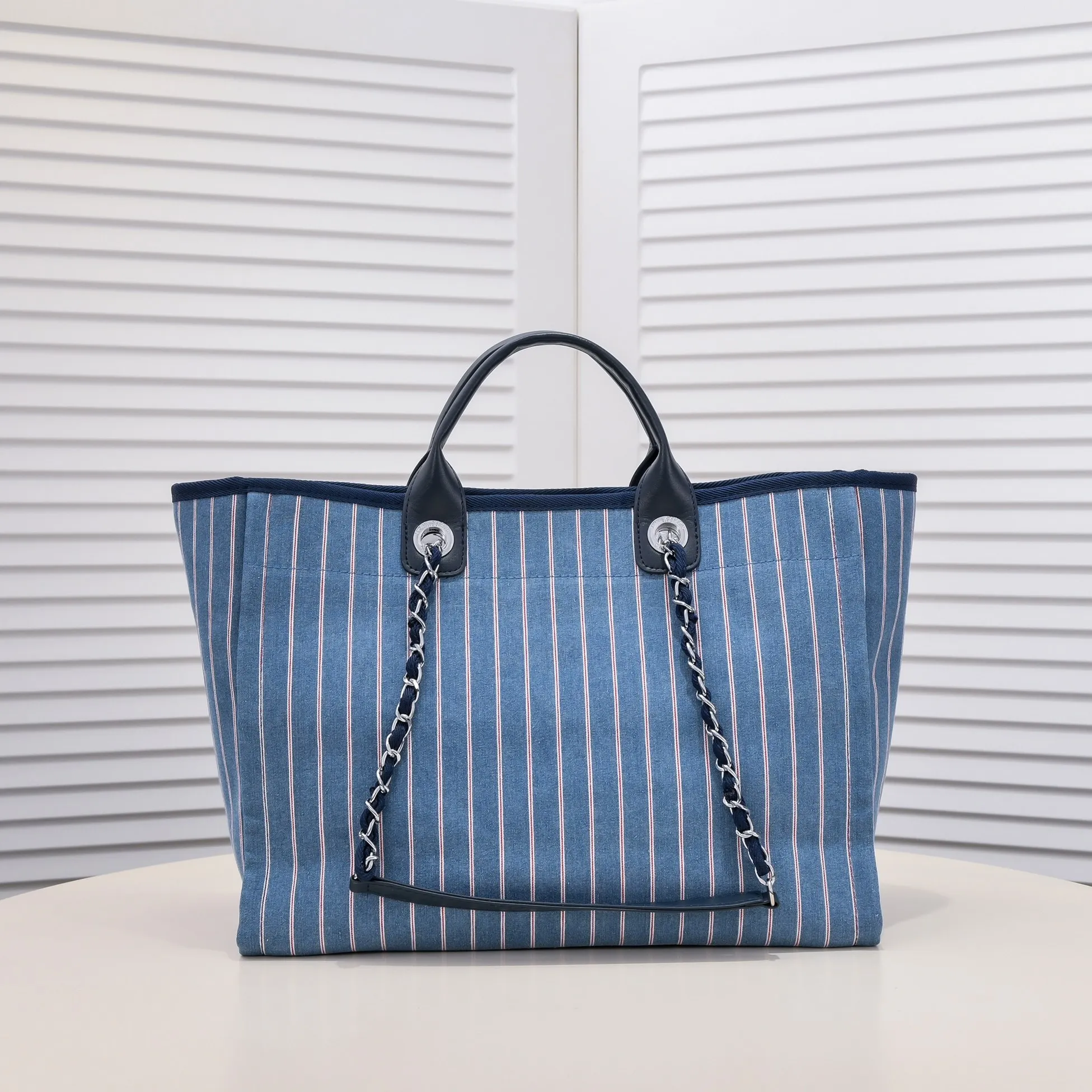 💰400￥👑Chanel 2022 new beach bag denim bag🎉🎉Women's shoulder portable shopping bag large capacity mommy fashion simple chain bag✅✅✅👍👍 Style number: 67178-7 Size: top width 48/bottom width 38/height 30/thickness 14 cm