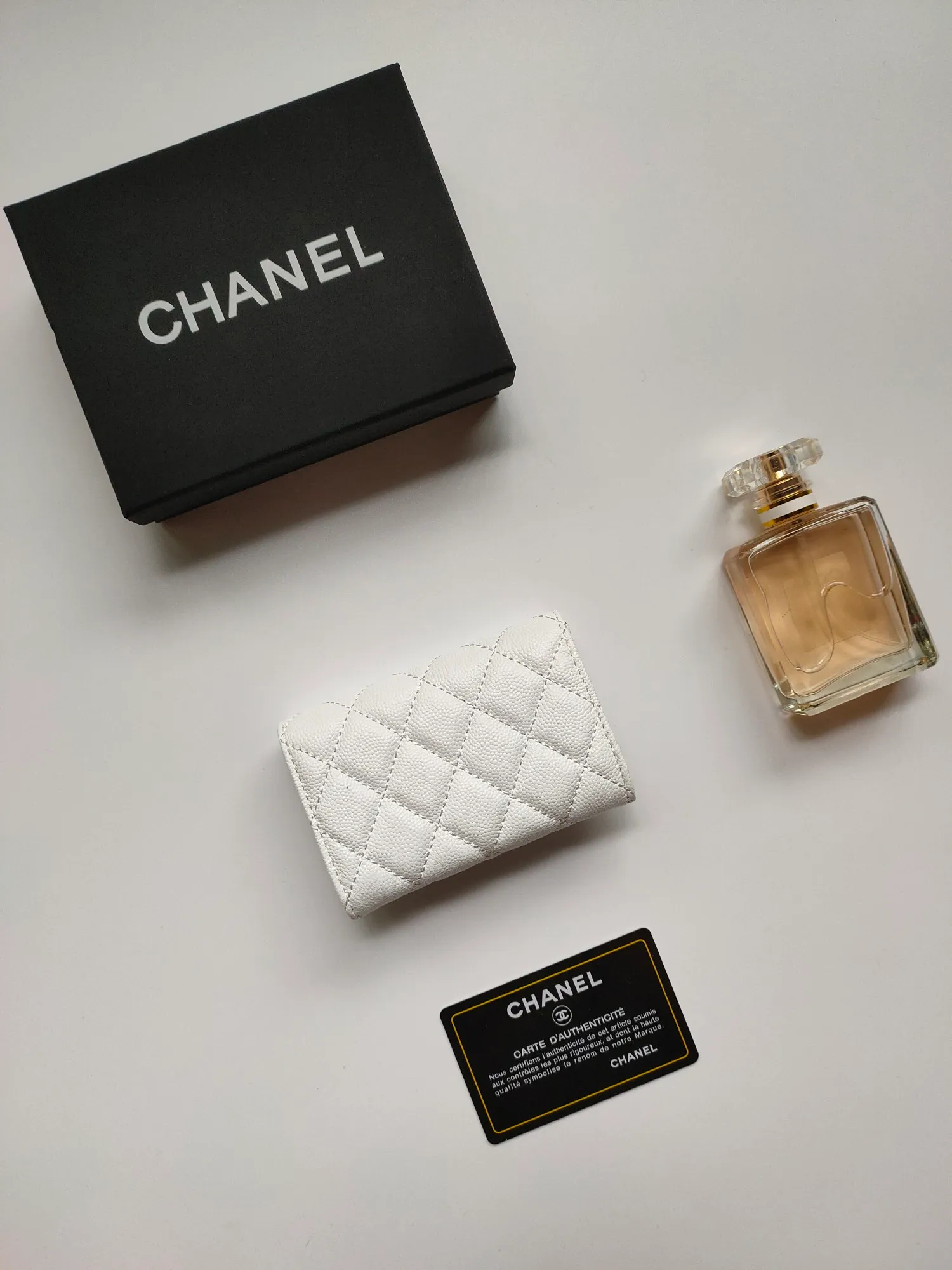 💰140💰 Model AP6118 CHANEL 22k embossed hardware, new double C large lgo with exquisite replica flavor, very beautiful, official website 2023 latest 🆕Card holder Caviar medium ball grain cowhide is scratch-resistant, super glossy, no problem to put about 10 cards, one card can be placed in the cover card slot, and cards + coins can also be placed in the middle It is troublesome to carry a bag that is too big in summer, so it is suitable to put it in a mini bag, which is also convenient to carry in your pocket😍