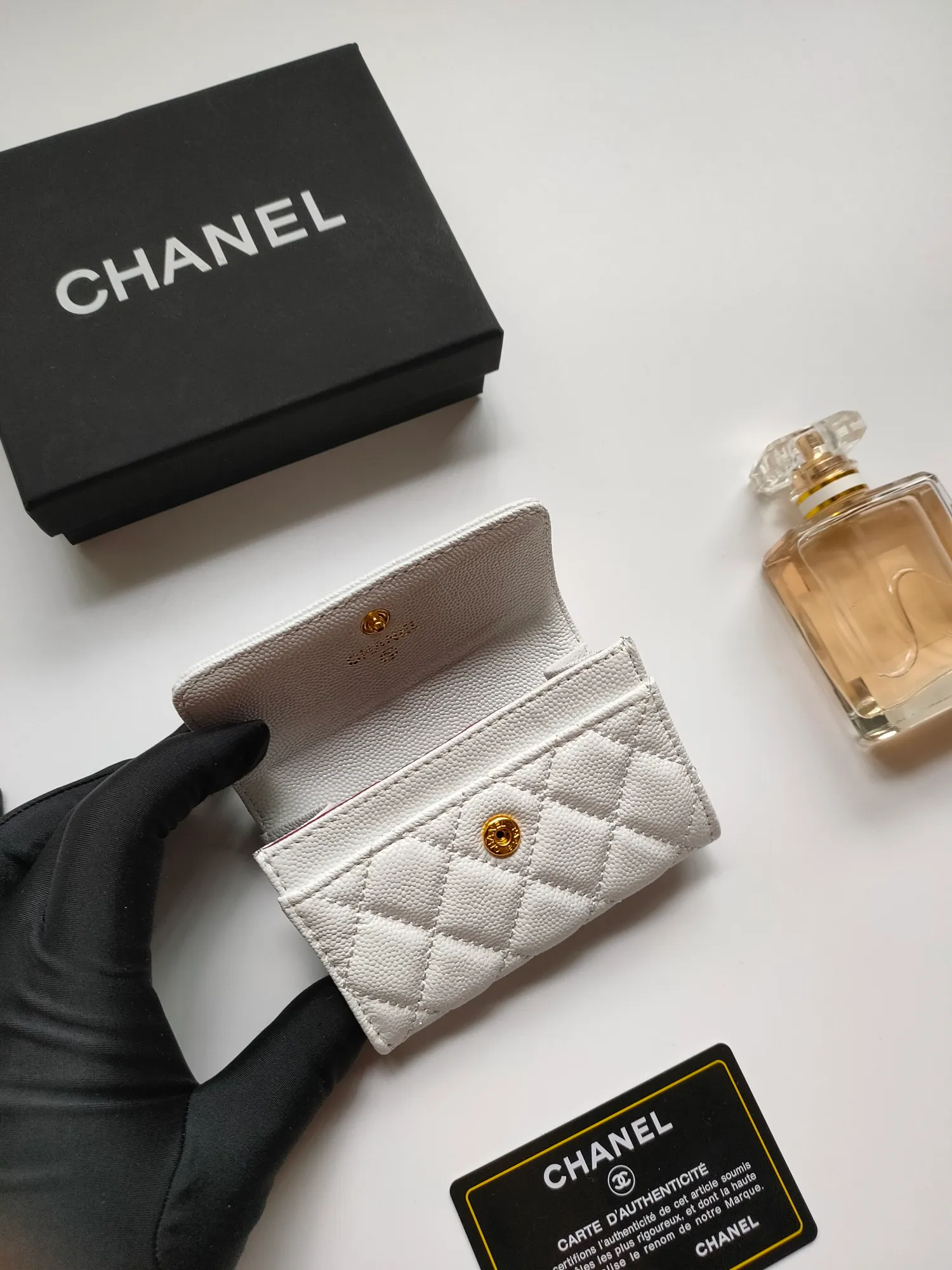 💰140💰 Model AP6118 CHANEL 22k embossed hardware, new double C large lgo with exquisite replica flavor, very beautiful, official website 2023 latest 🆕Card holder Caviar medium ball grain cowhide is scratch-resistant, super glossy, no problem to put about 10 cards, one card can be placed in the cover card slot, and cards + coins can also be placed in the middle It is troublesome to carry a bag that is too big in summer, so it is suitable to put it in a mini bag, which is also convenient to carry in your pocket😍