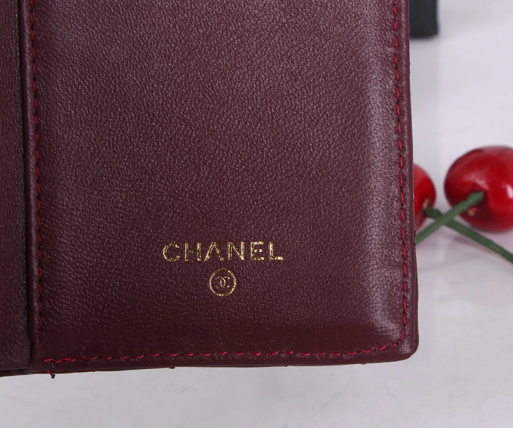 P170 Style No.: 803 Brand: Chanel Color: Black Maroon Size: 11*10*2 Description: Chanel’s autumn and winter new styles are now available! Made of first-layer sheepskin inside and outside, the workmanship is exquisite, comparable to that of counters! Multifunctional tri-fold small wallet, super practical!