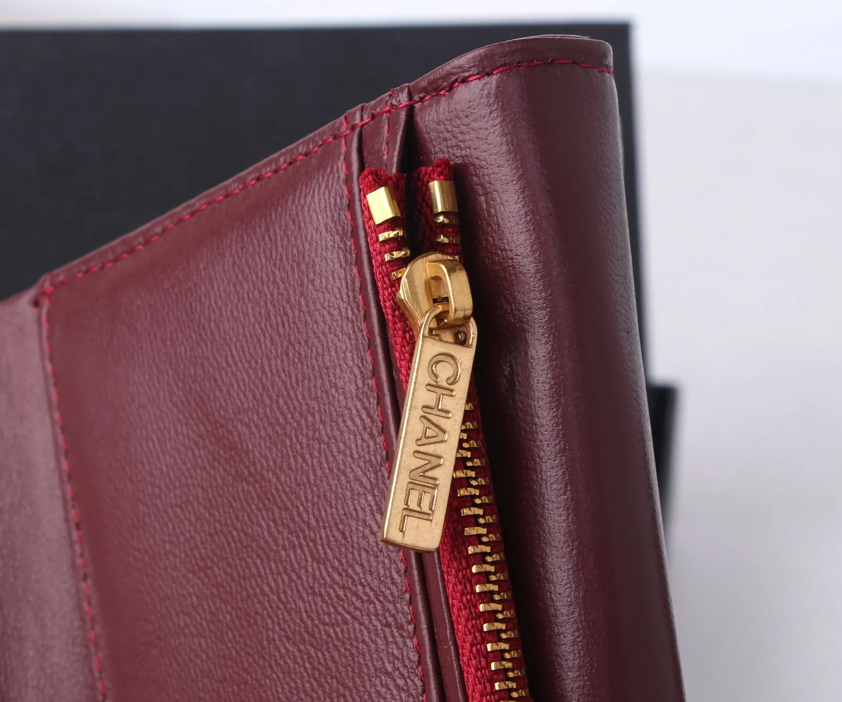 P170 Style No.: 803 Brand: Chanel Color: Black Maroon Size: 11*10*2 Description: Chanel’s autumn and winter new styles are now available! Made of first-layer sheepskin inside and outside, the workmanship is exquisite, comparable to that of counters! Multifunctional tri-fold small wallet, super practical!