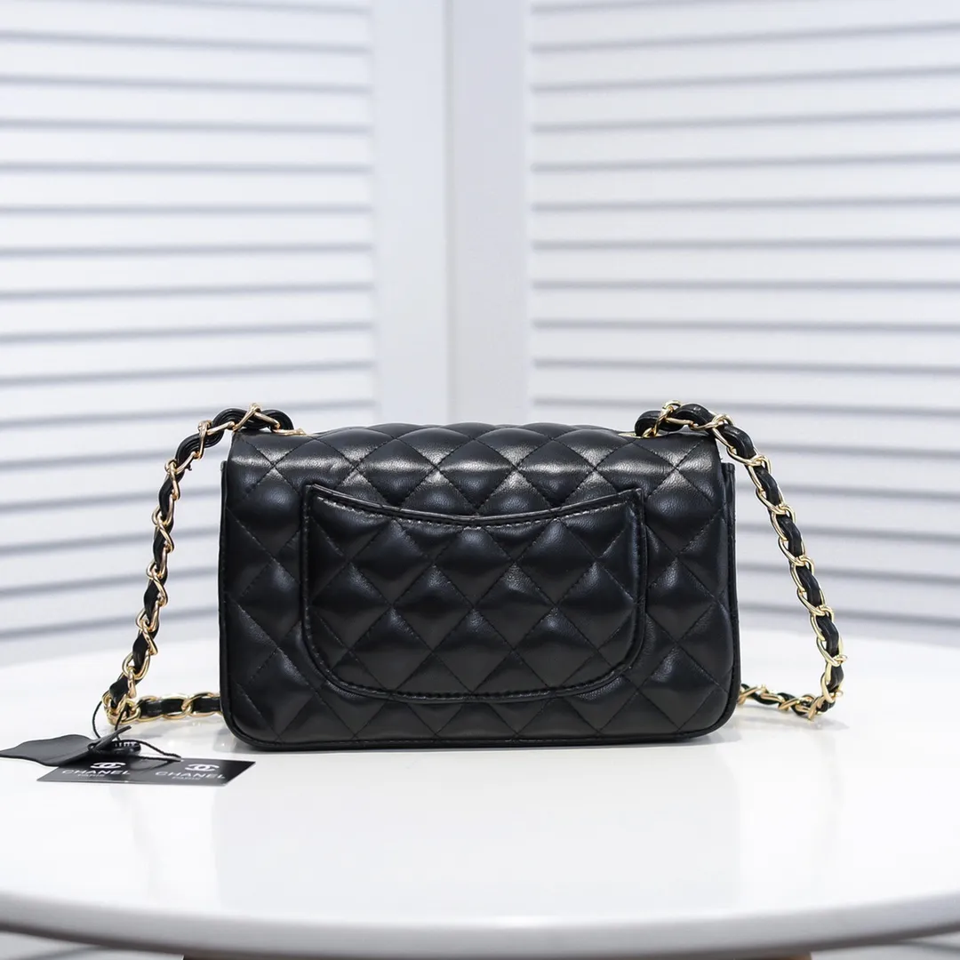 💰320￥CF versatile lambskin🌹 Chanel💃🏻‼ ️Eternal classic style [shy] noble temperament💃🏻favorite of celebrities🌟soft leather and high-end👍counter hardware exquisite workmanship to reject flaws [strong] both dazzling and feminine 😝[strong] luxurious and durable🌟Size: 20*14*7cm Style number: 1116